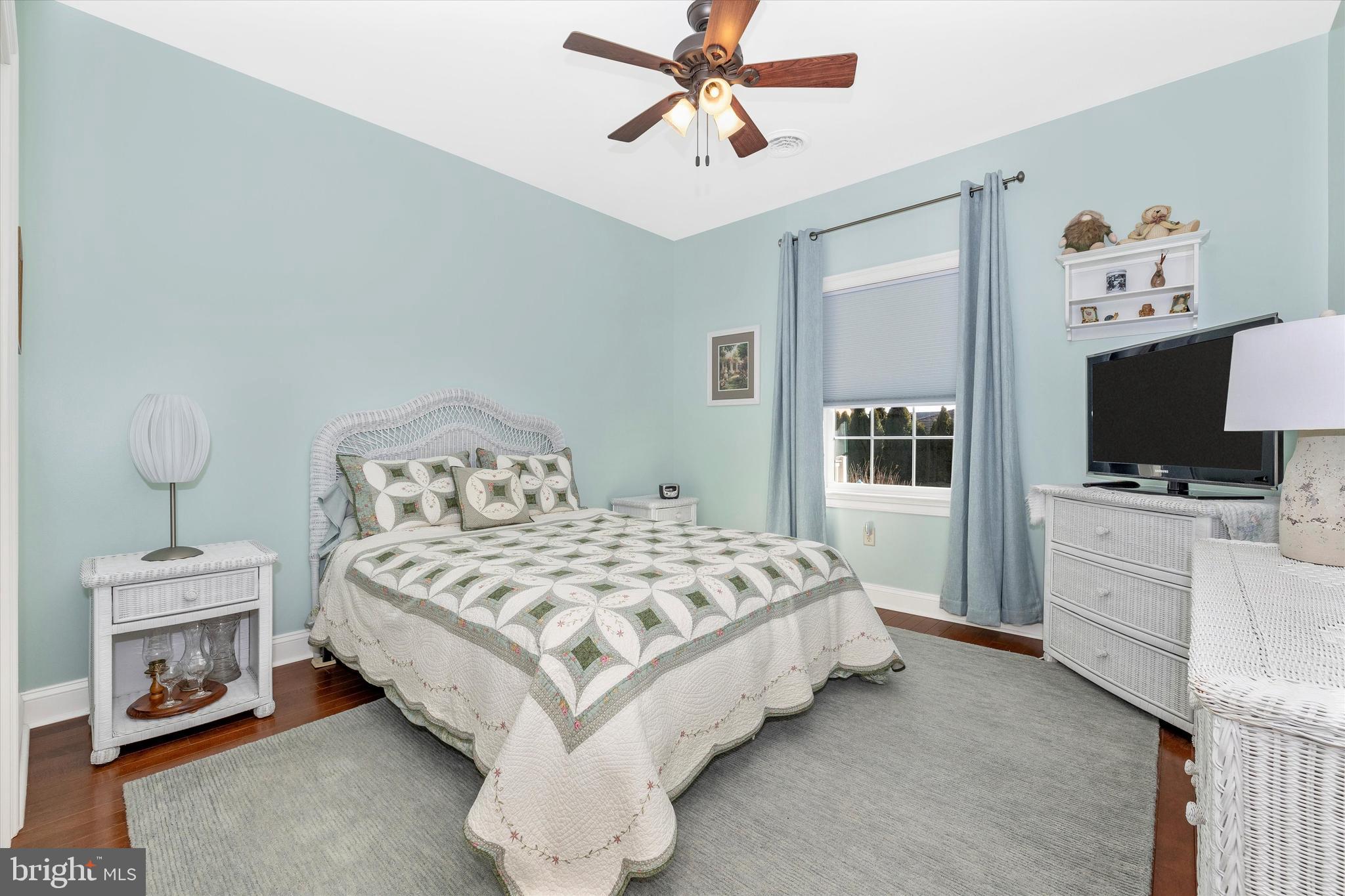 EMERALD POINTE - Residential