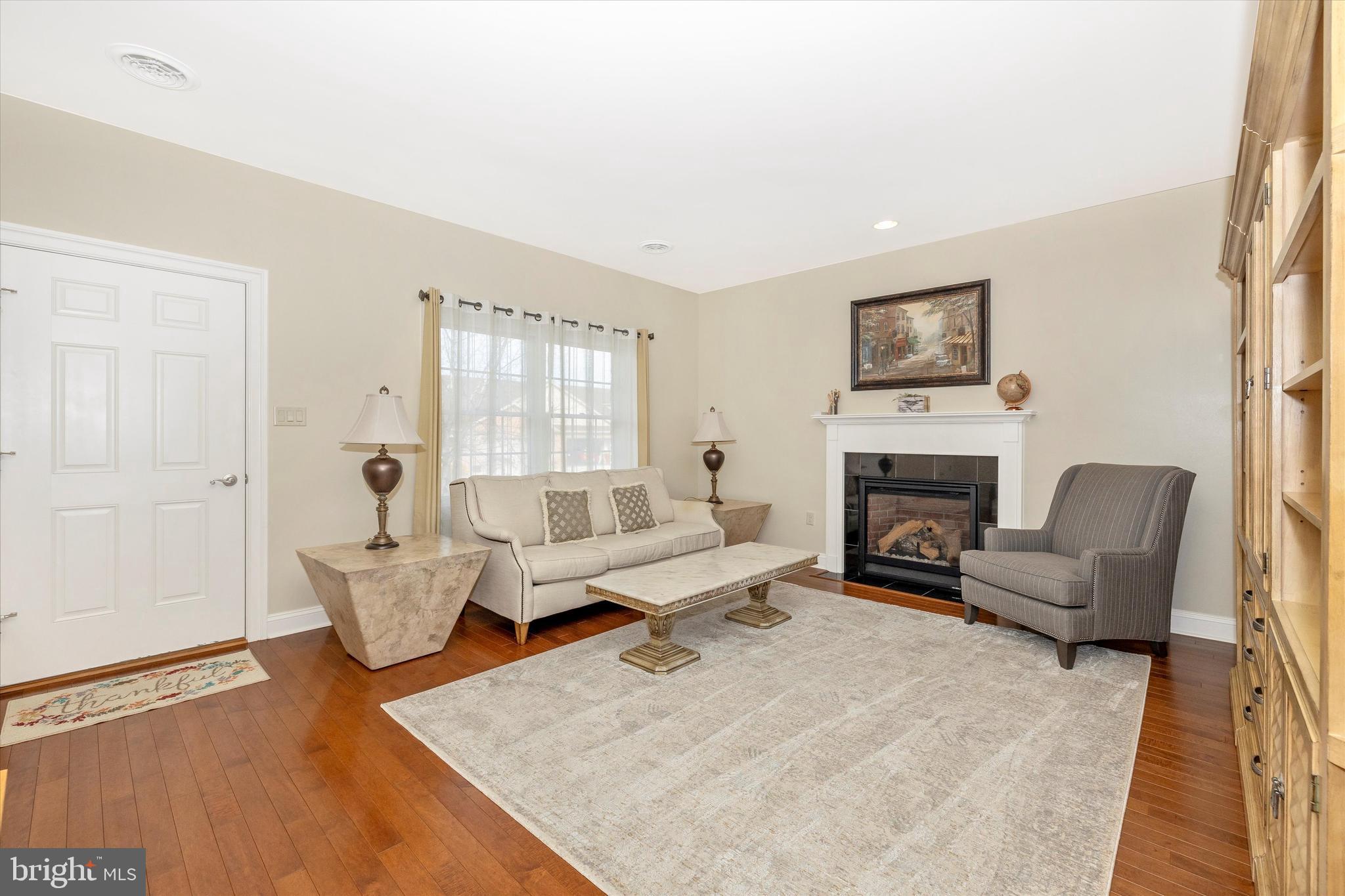 EMERALD POINTE - Residential