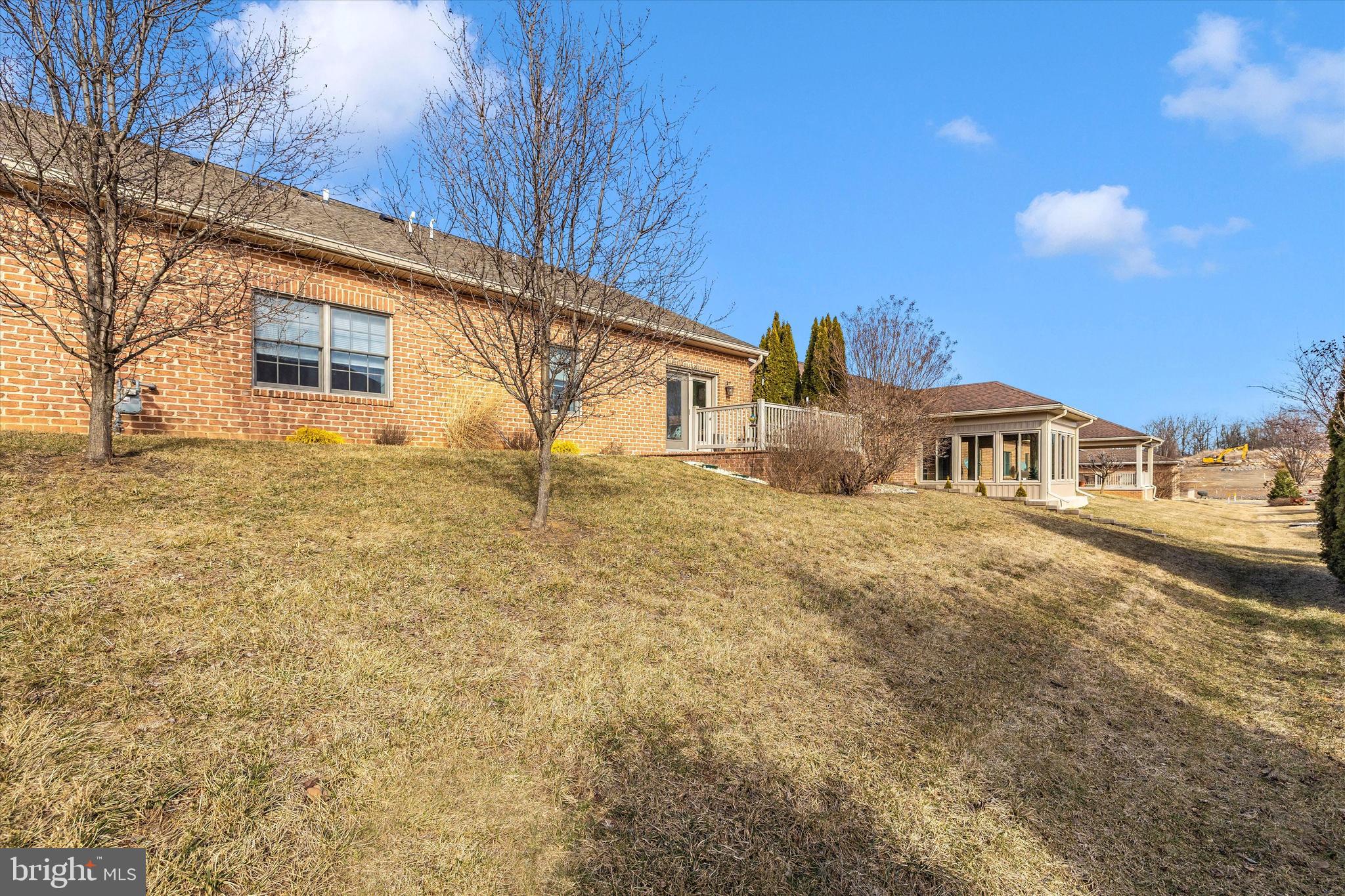 EMERALD POINTE - Residential