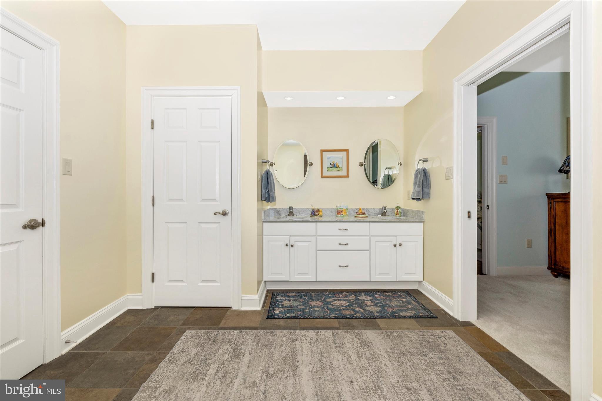 EMERALD POINTE - Residential