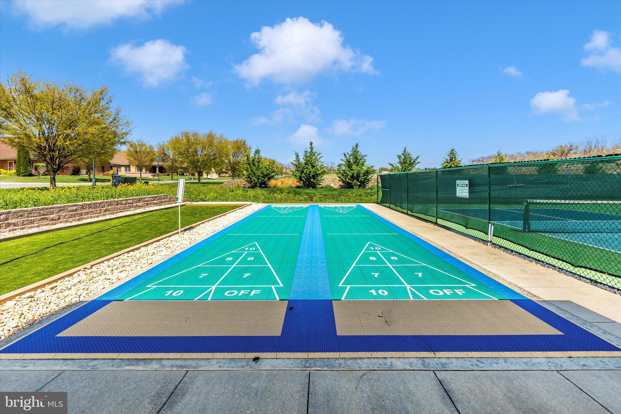 EMERALD POINTE - Residential