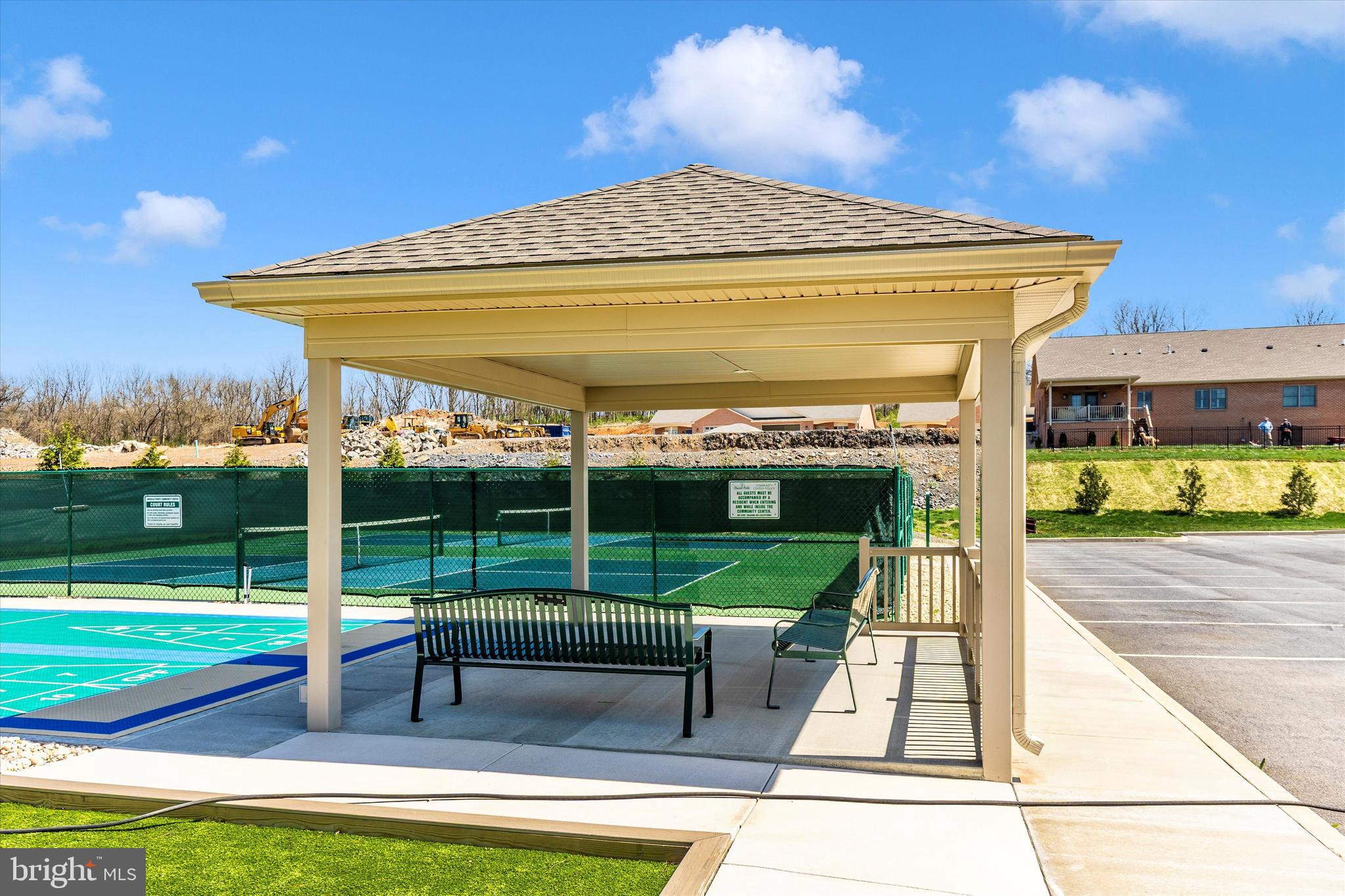 EMERALD POINTE - Residential