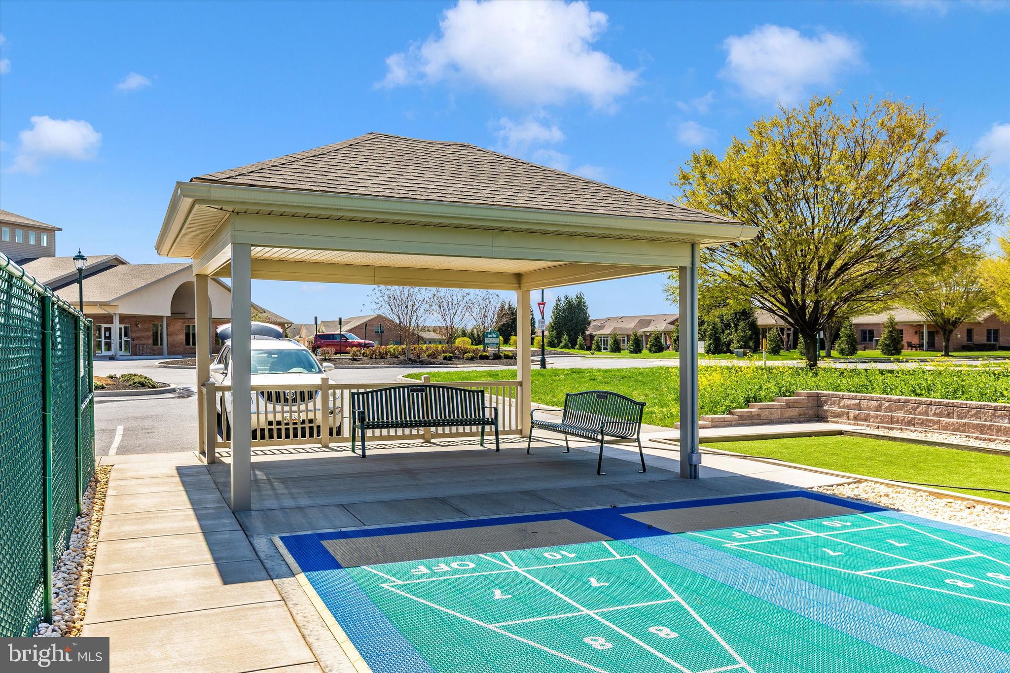 EMERALD POINTE - Residential