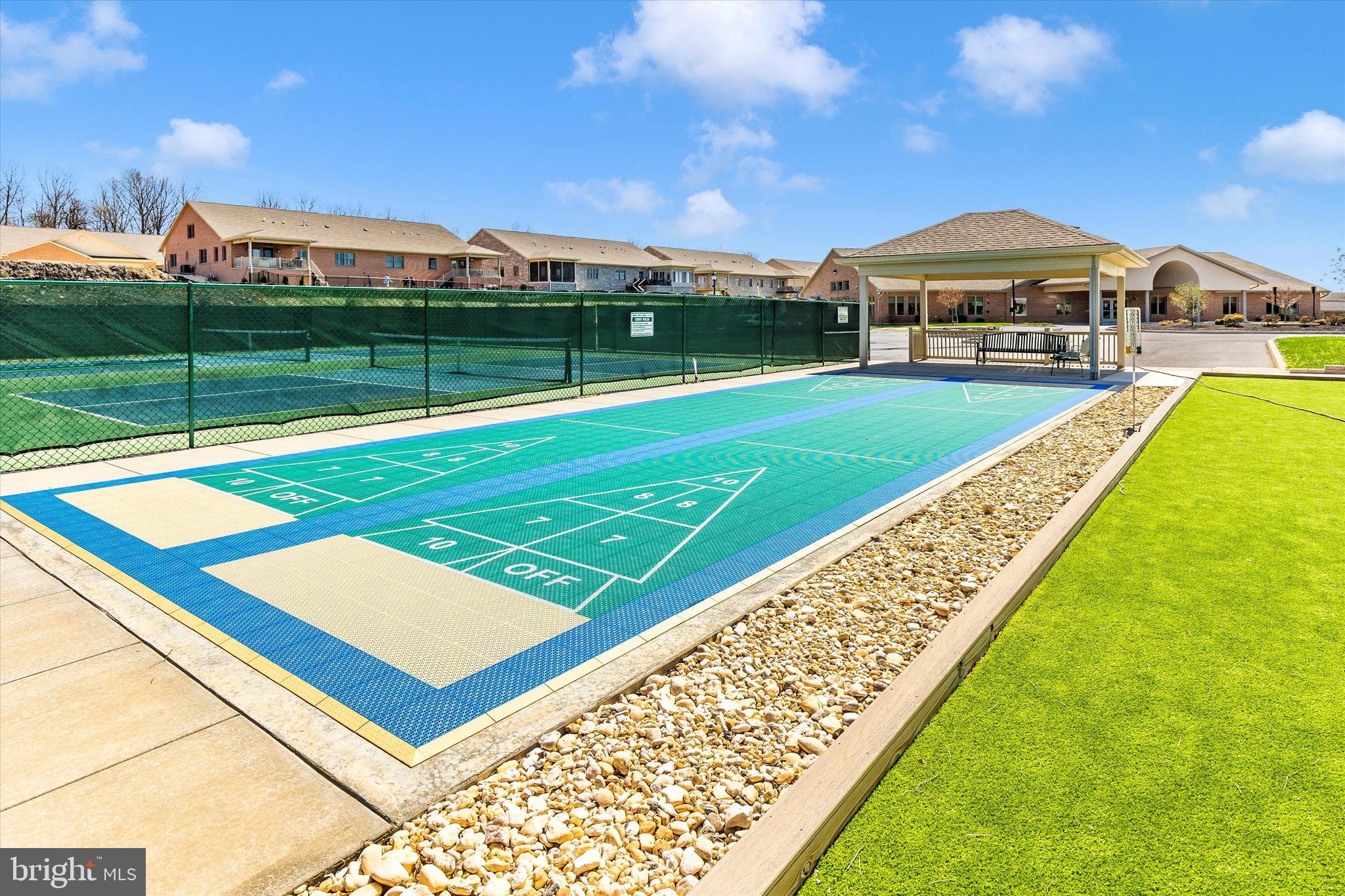 EMERALD POINTE - Residential