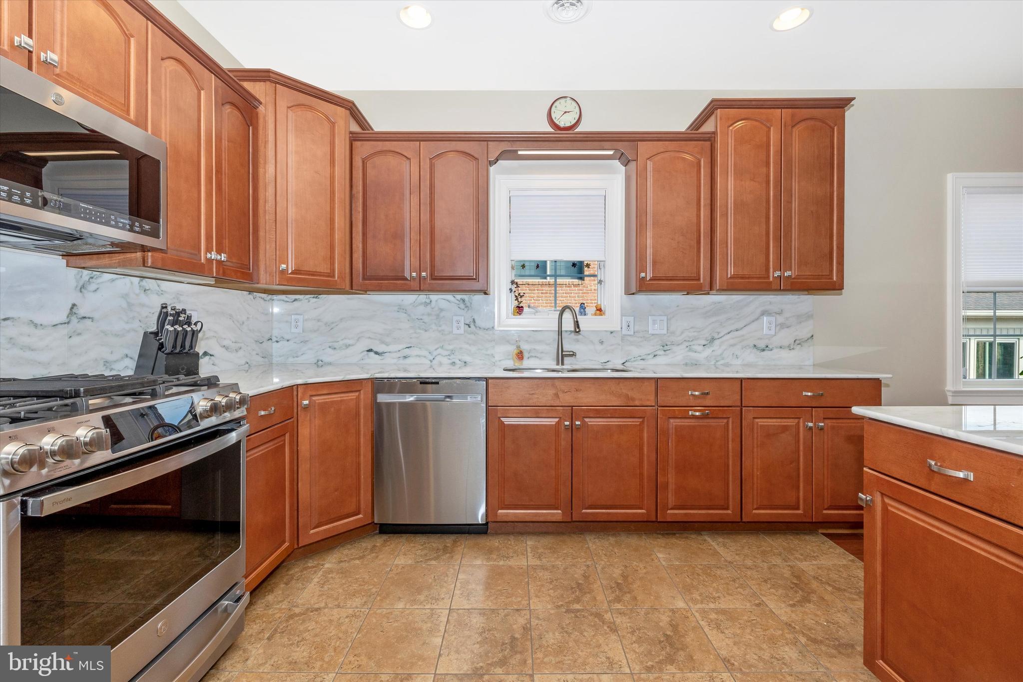 EMERALD POINTE - Residential