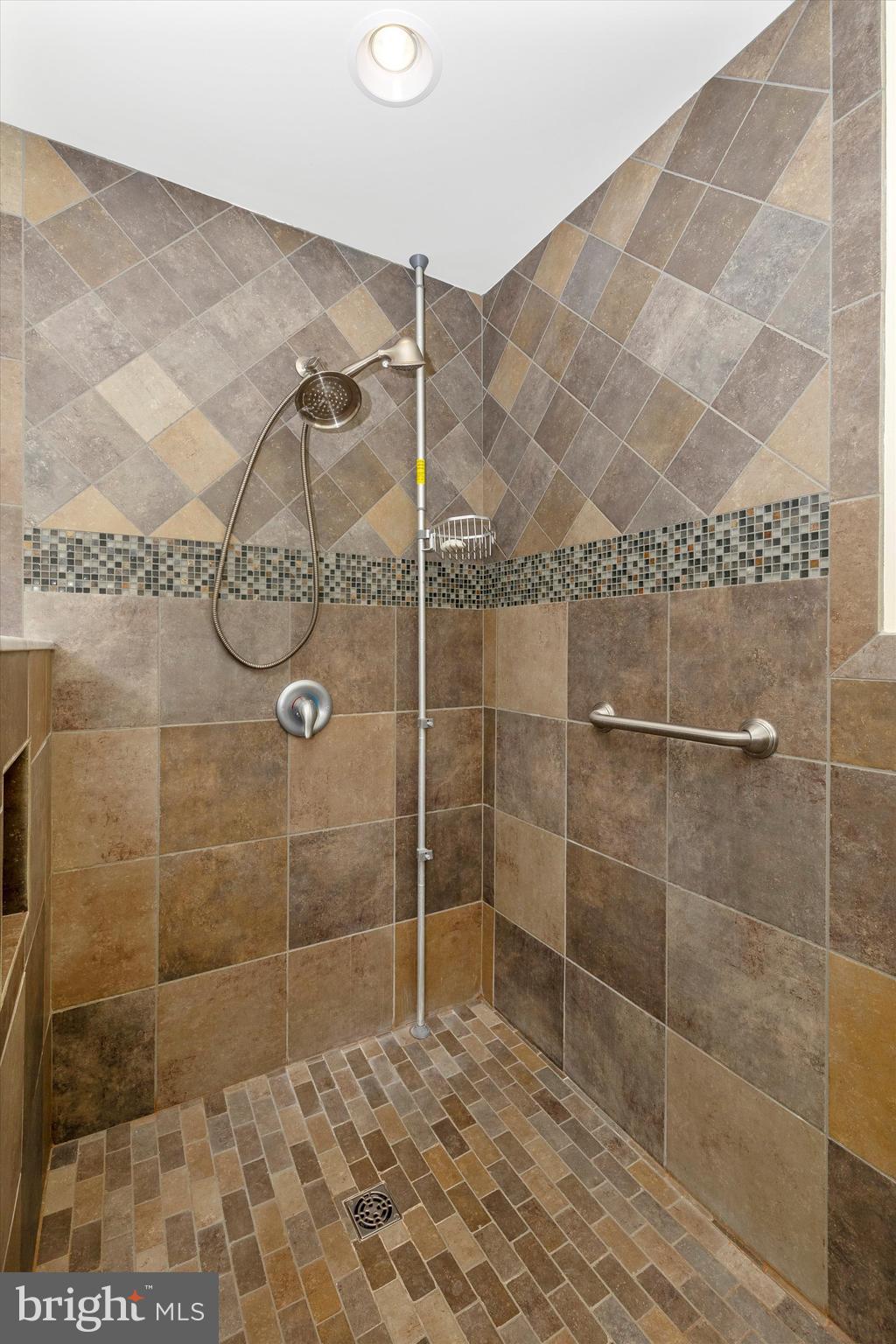 EMERALD POINTE - Residential