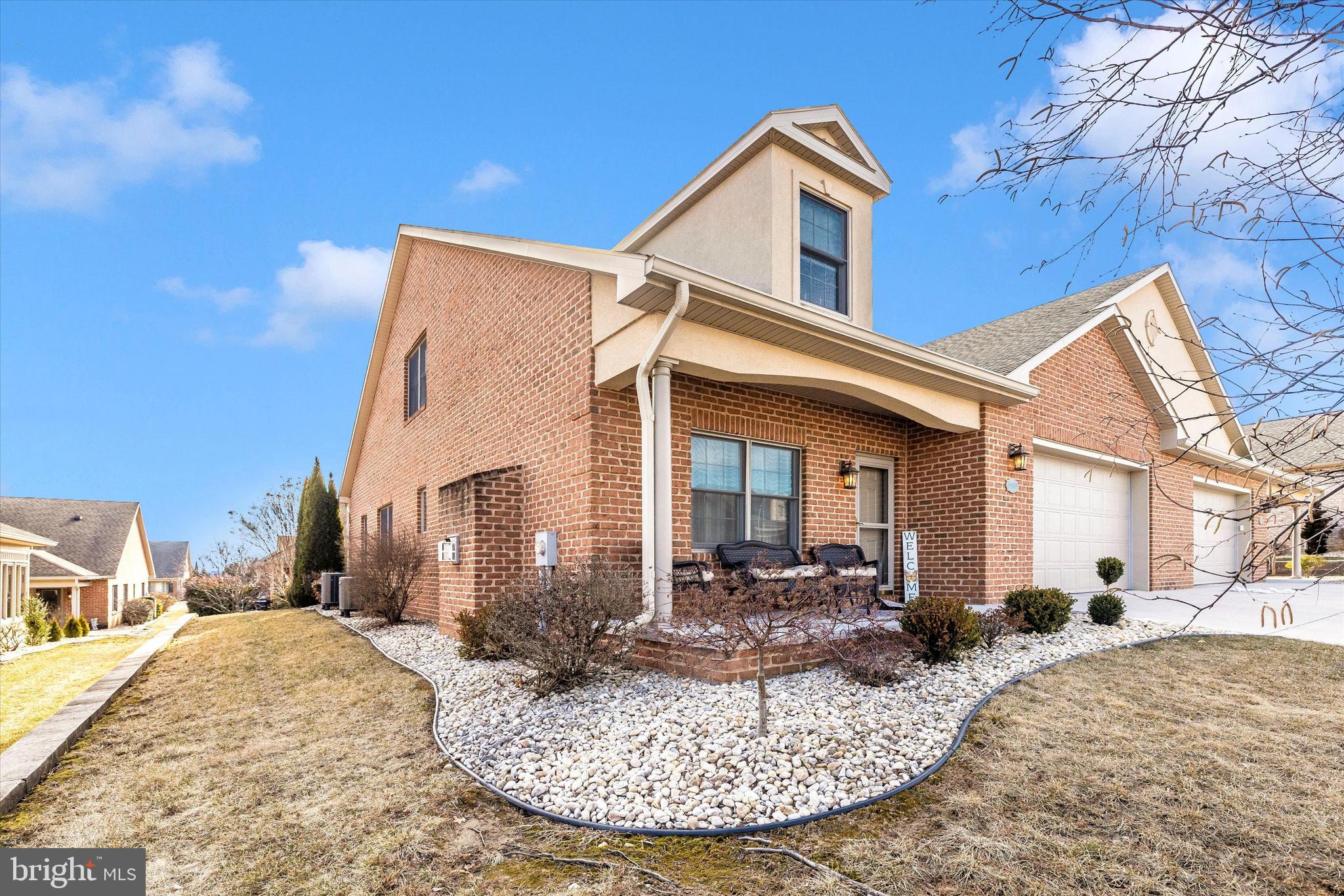 EMERALD POINTE - Residential