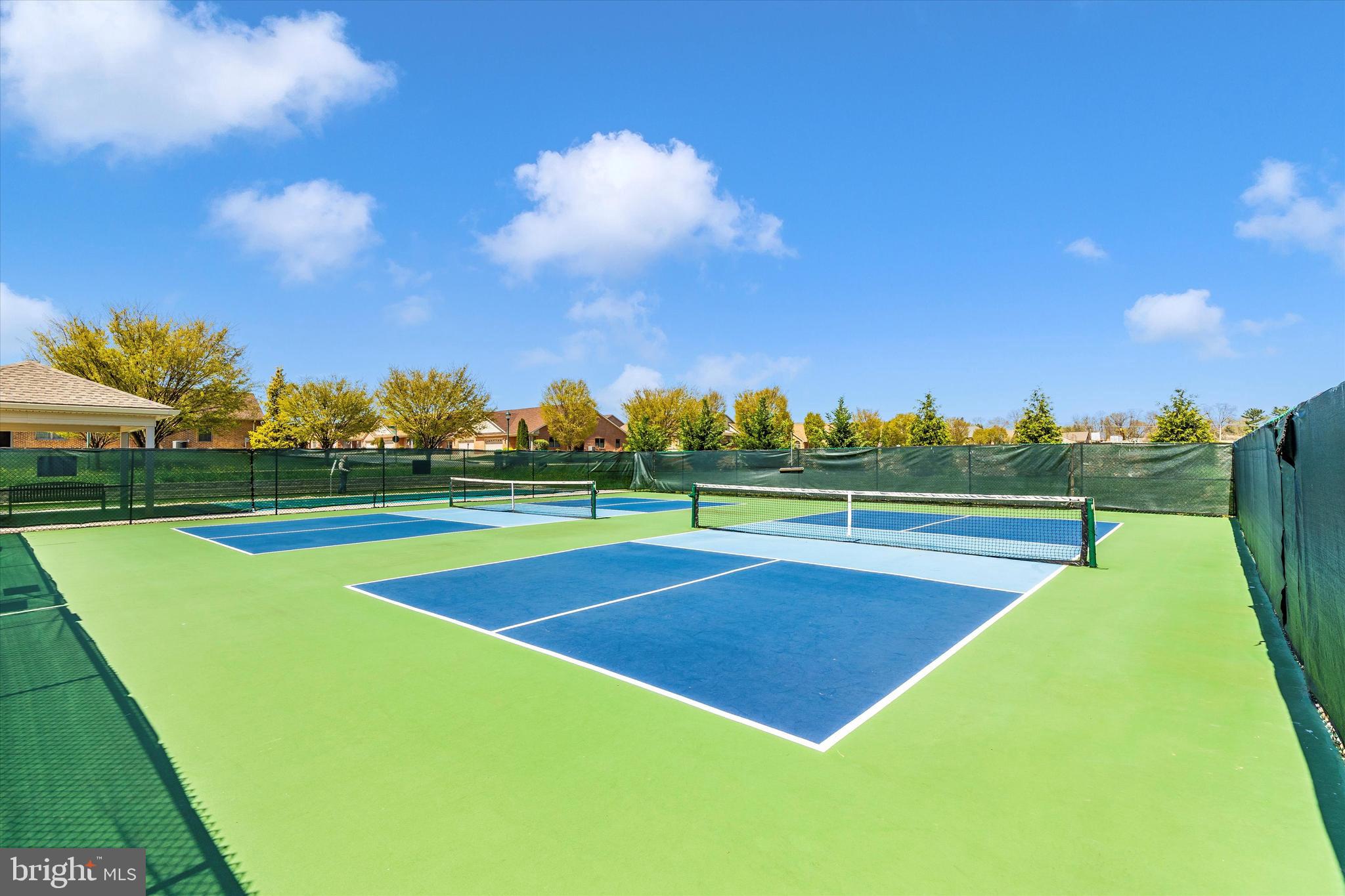 EMERALD POINTE - Residential