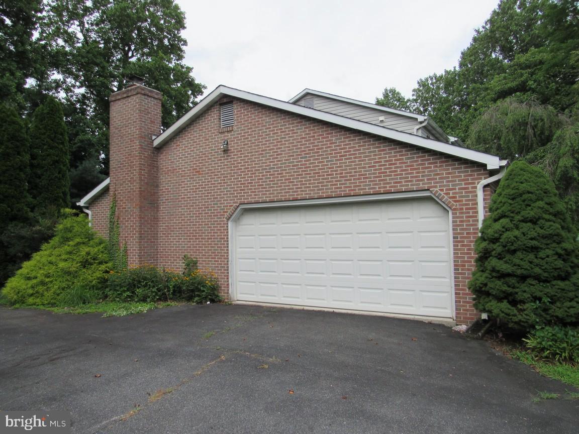 403 WOODRIDGE COURT