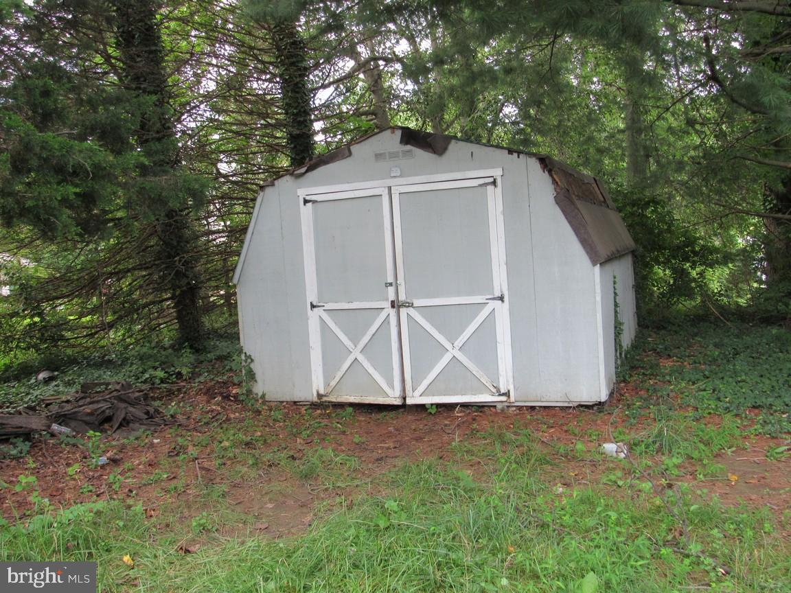 403 WOODRIDGE COURT