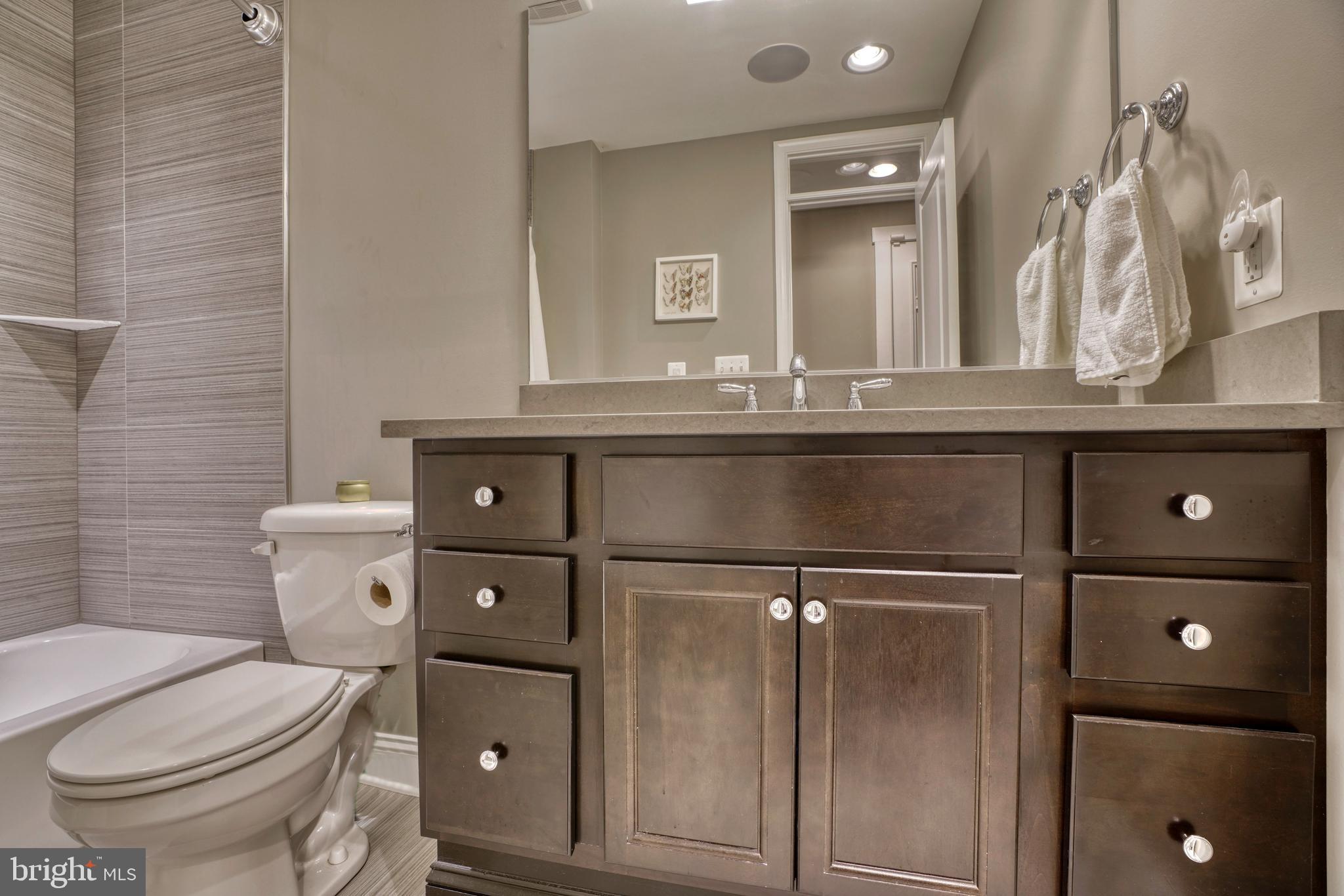 HIGHLANDTOWN - Residential