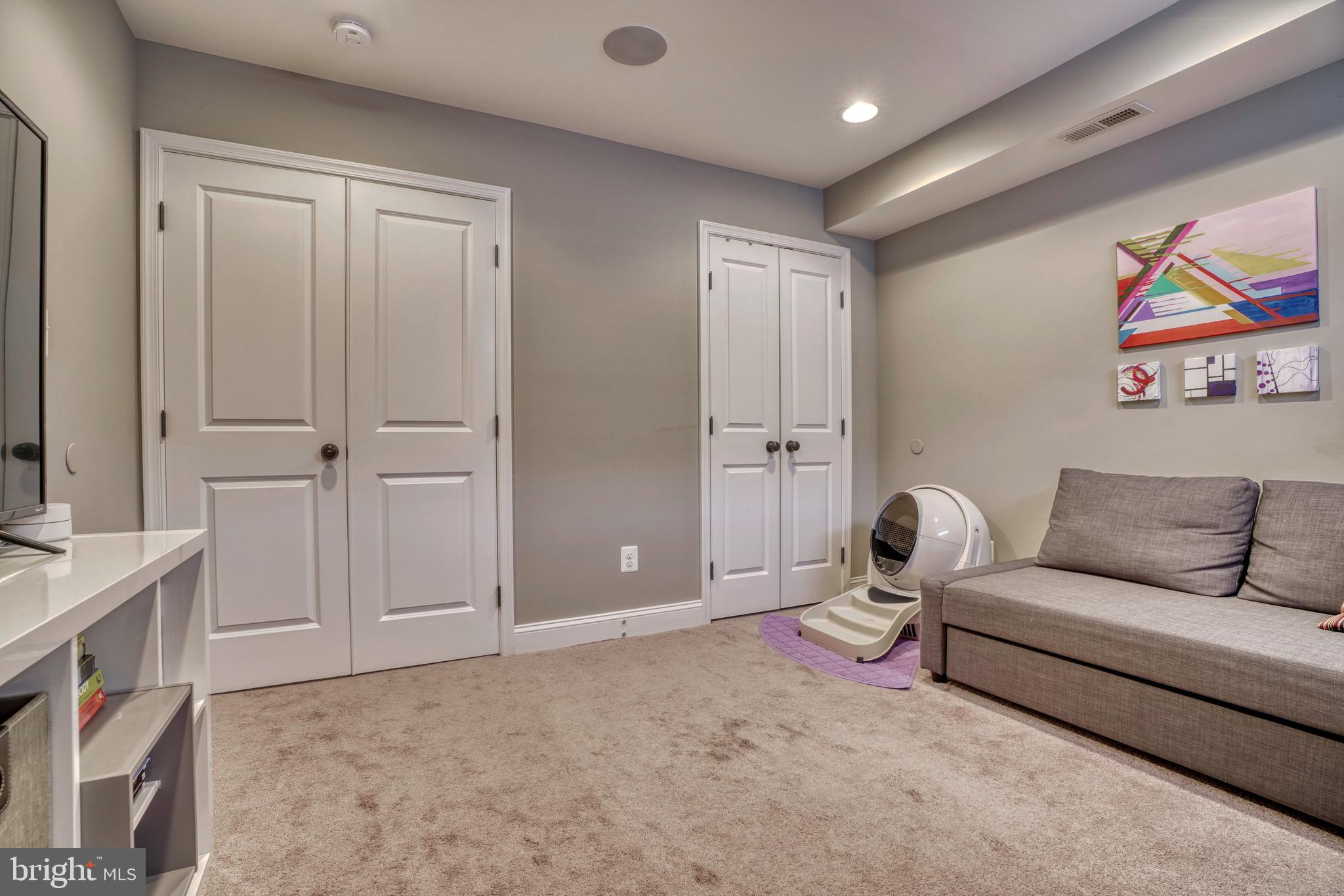 HIGHLANDTOWN - Residential