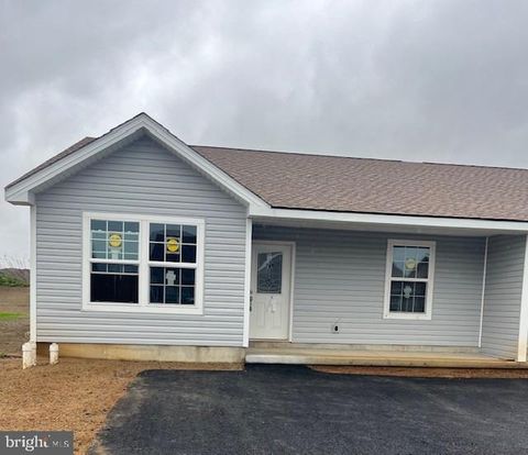 Townhouse For Sale - 104 Pacific Avenue<br/> MILROY, PA 17063