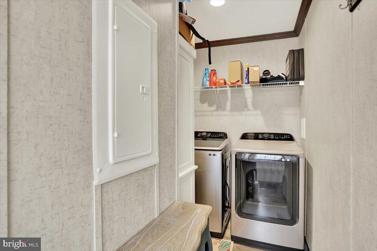 LAUREL COMMONS - Residential