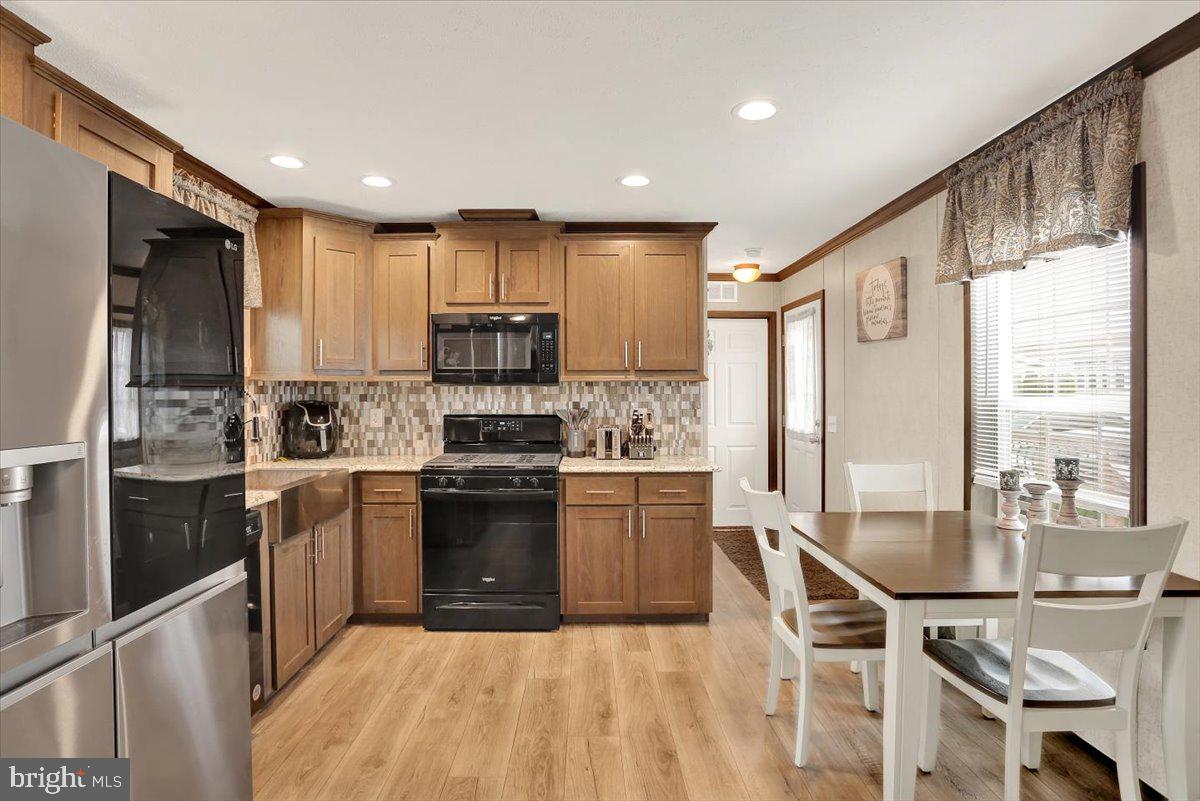 LAUREL COMMONS - Residential