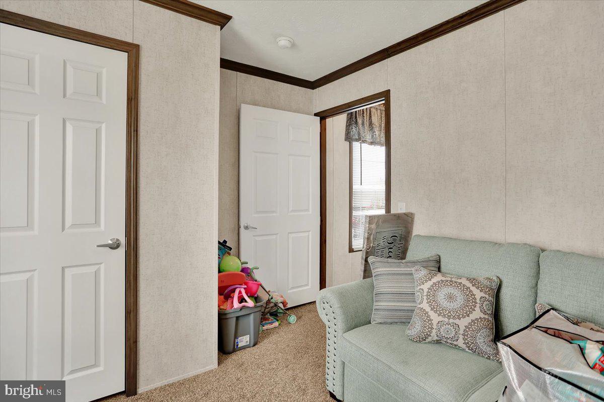 LAUREL COMMONS - Residential