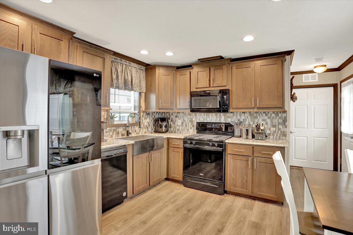 LAUREL COMMONS - Residential