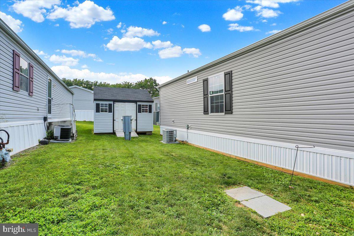 LAUREL COMMONS - Residential