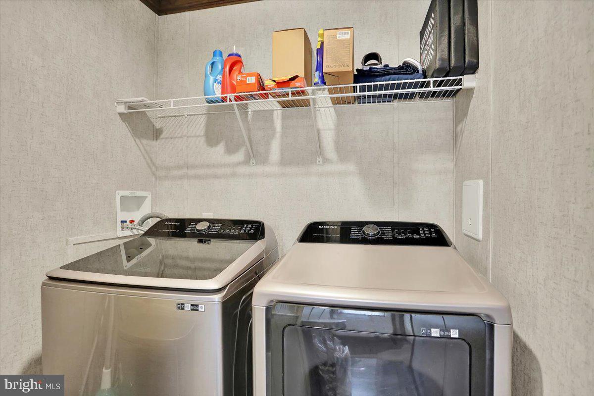 LAUREL COMMONS - Residential