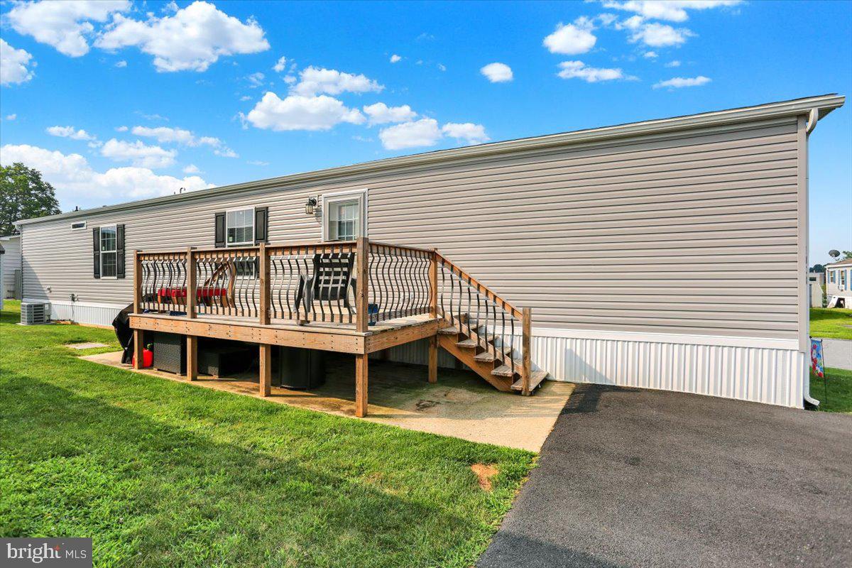 LAUREL COMMONS - Residential