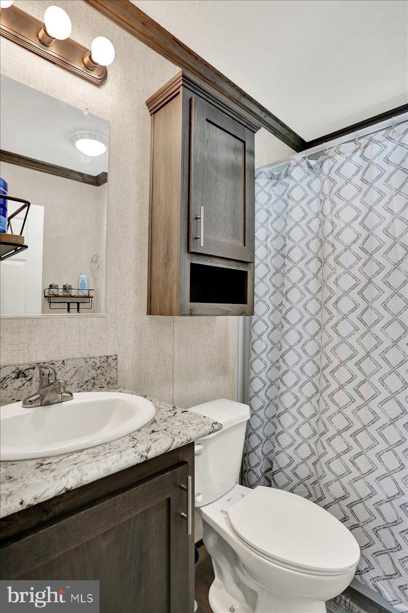 LAUREL COMMONS - Residential