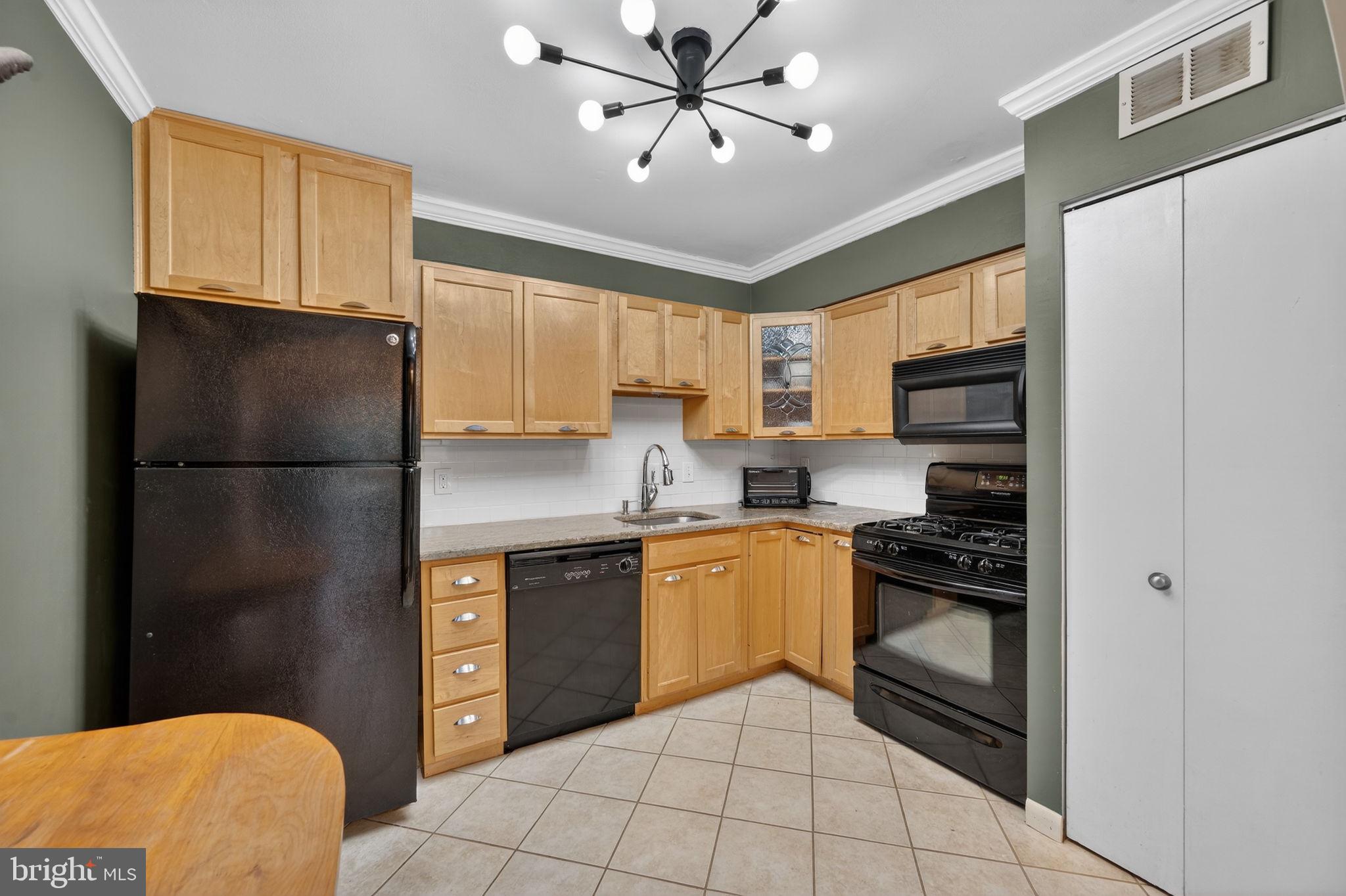 796 FAIRVIEW AVENUE F 796 F