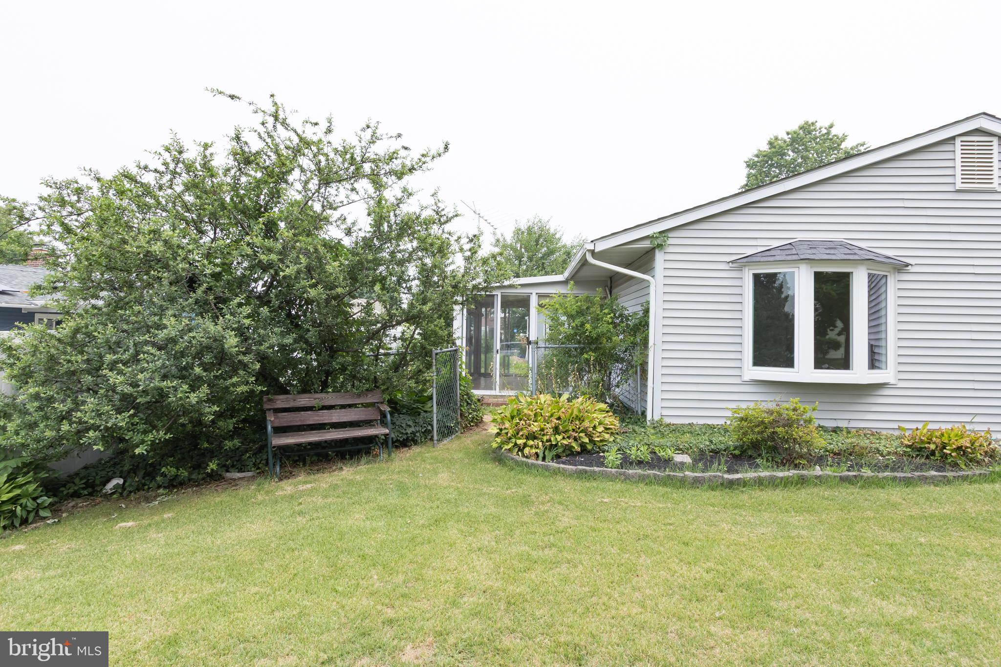 5 SWEETBRIAR LANE