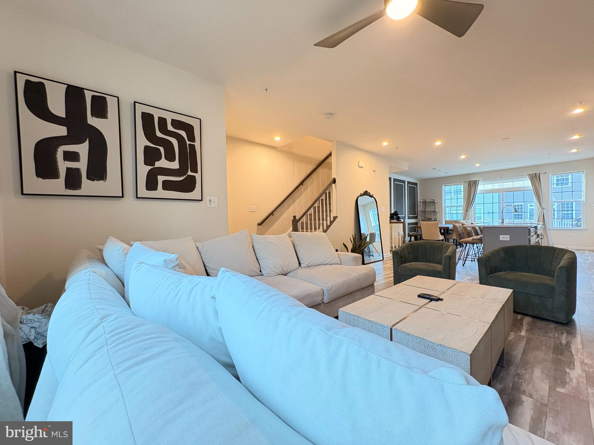 METRO POINTE - Residential