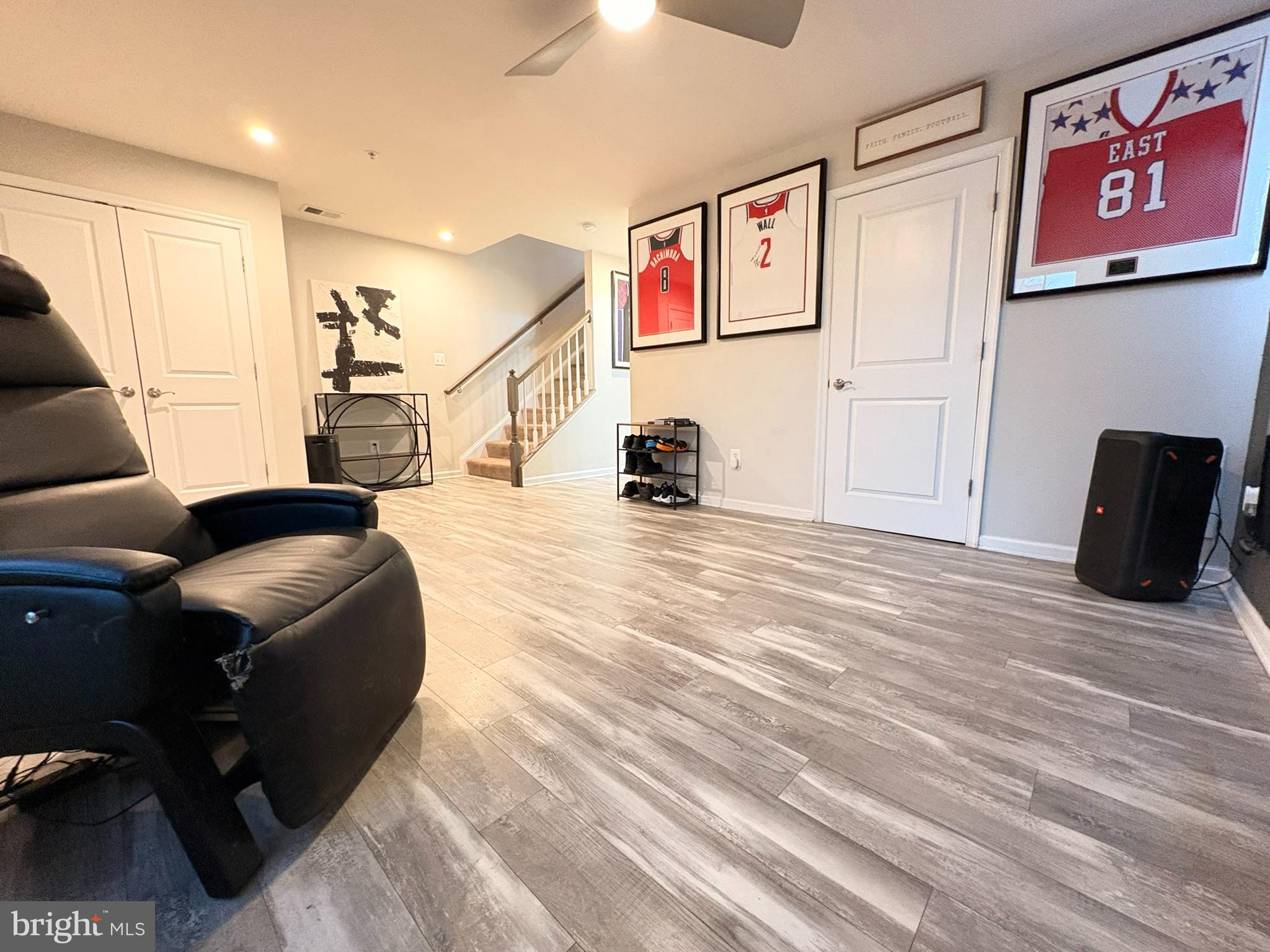 METRO POINTE - Residential