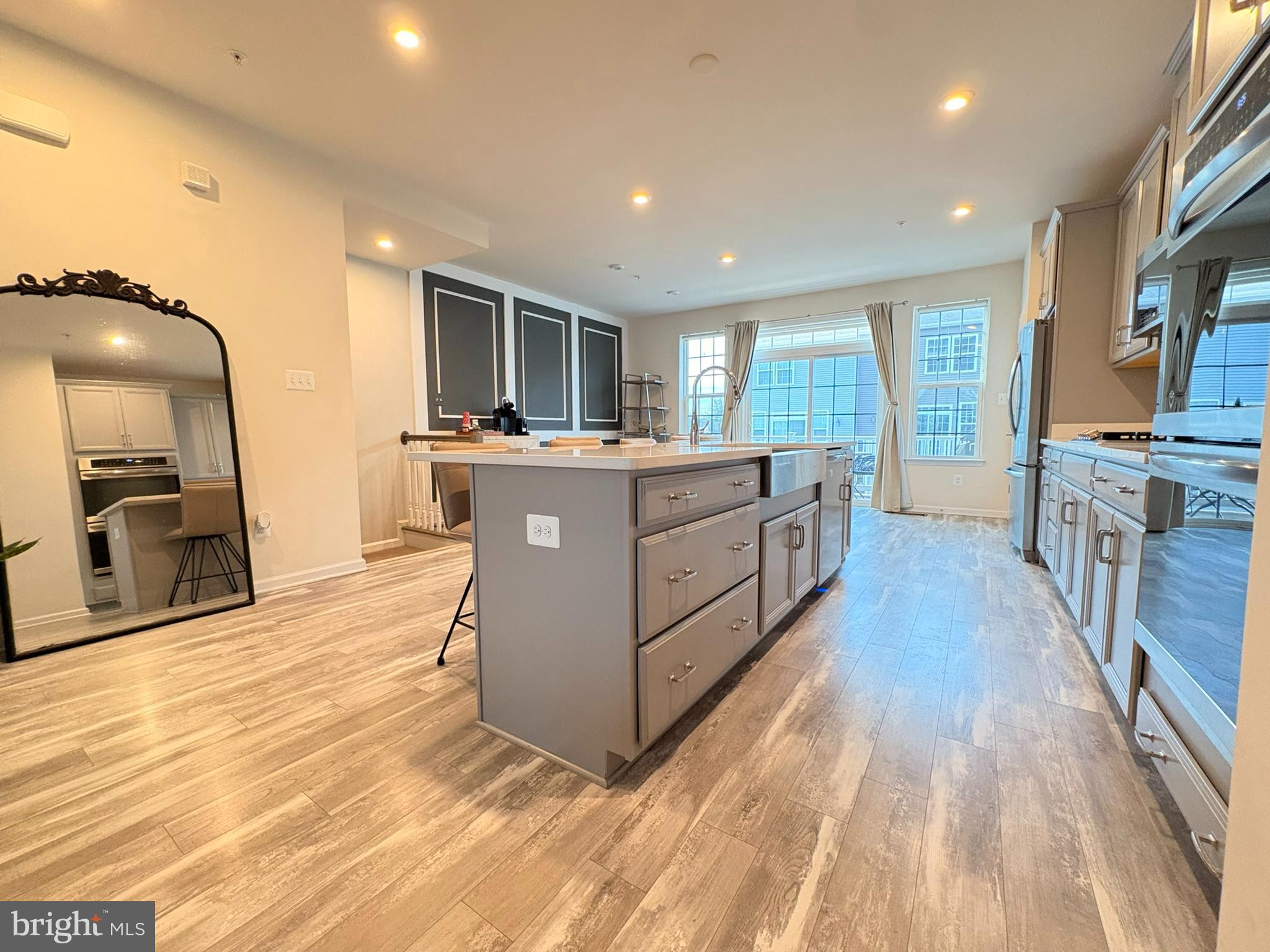 METRO POINTE - Residential