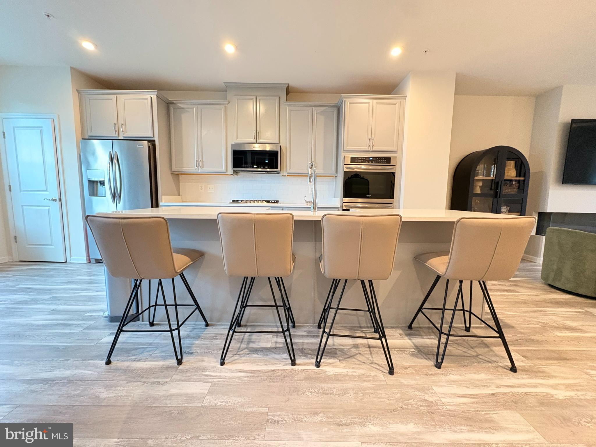 METRO POINTE - Residential