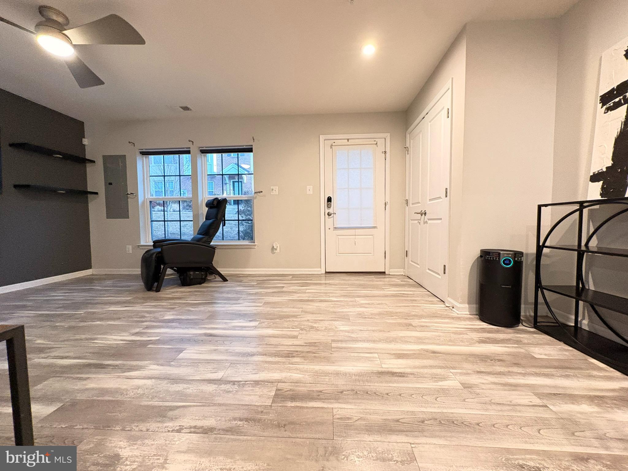 METRO POINTE - Residential