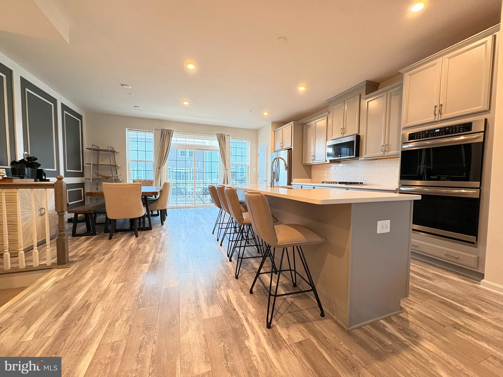 METRO POINTE - Residential