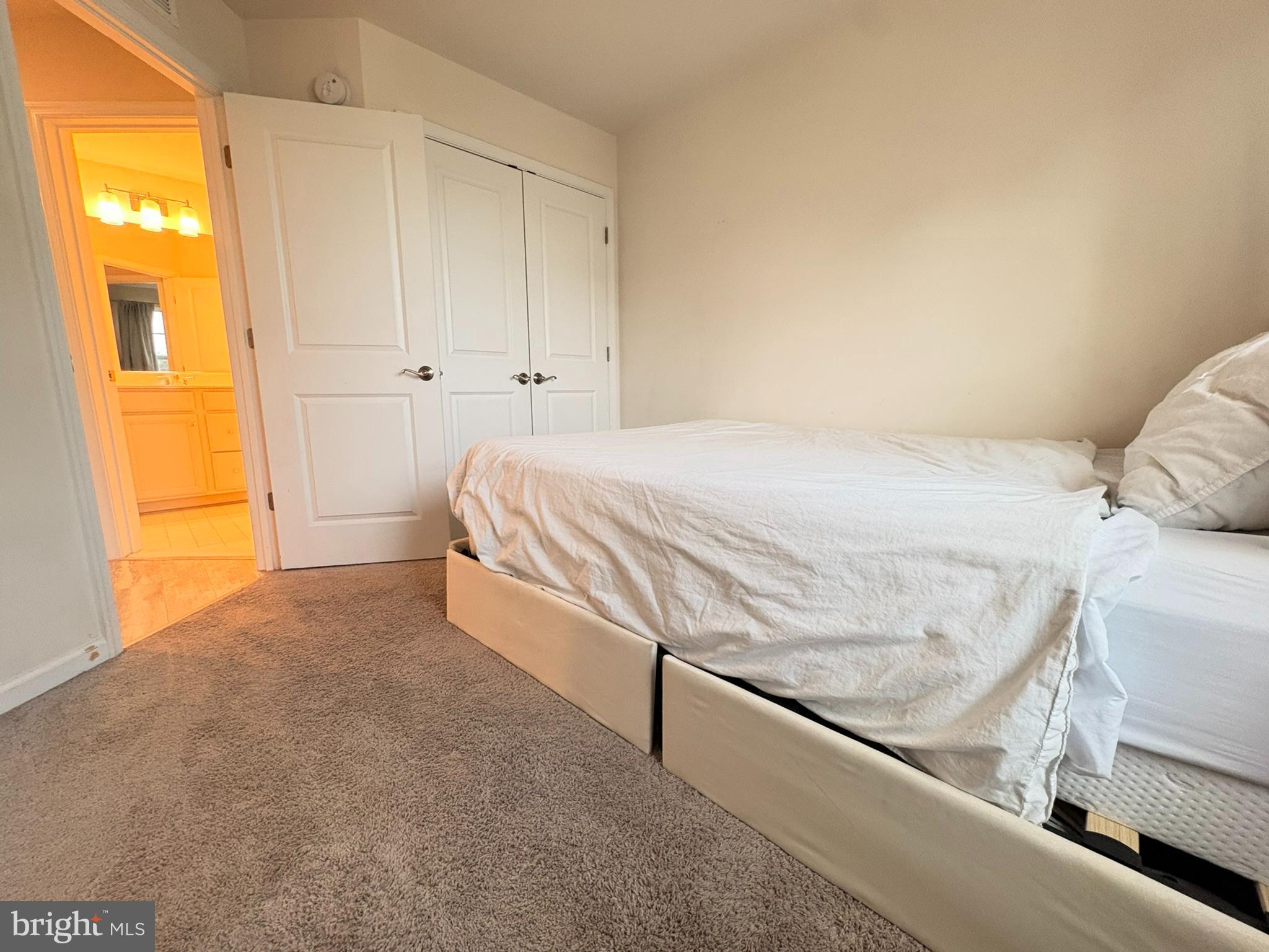 METRO POINTE - Residential