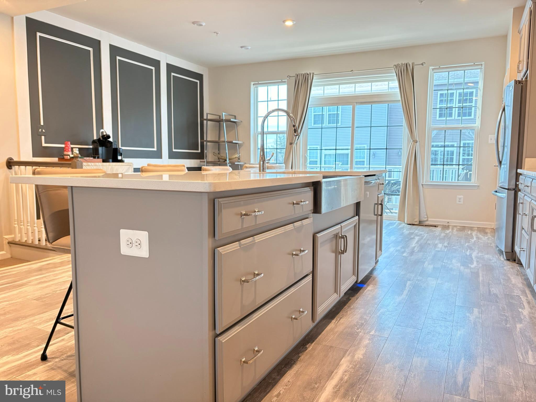 METRO POINTE - Residential