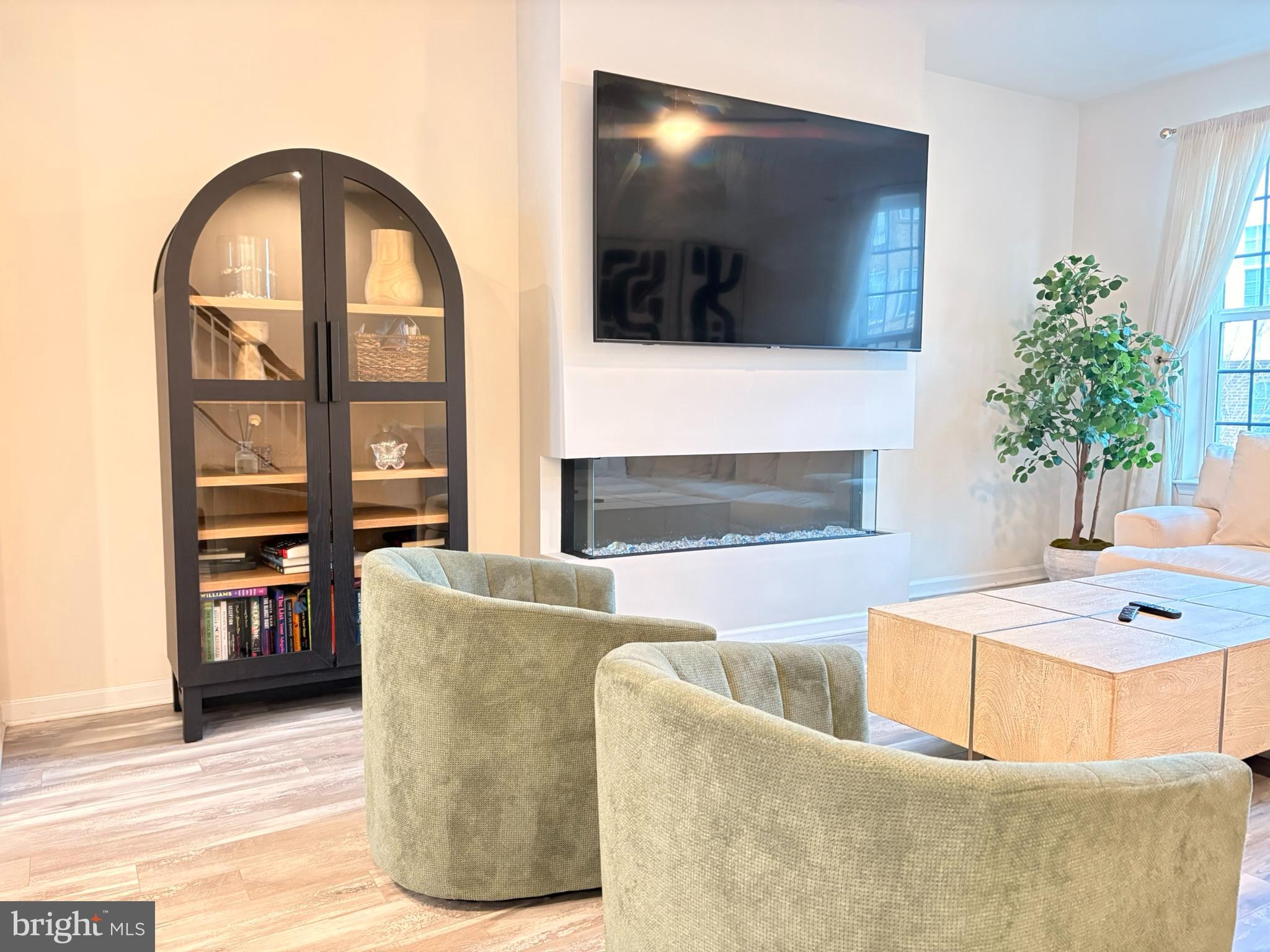 METRO POINTE - Residential