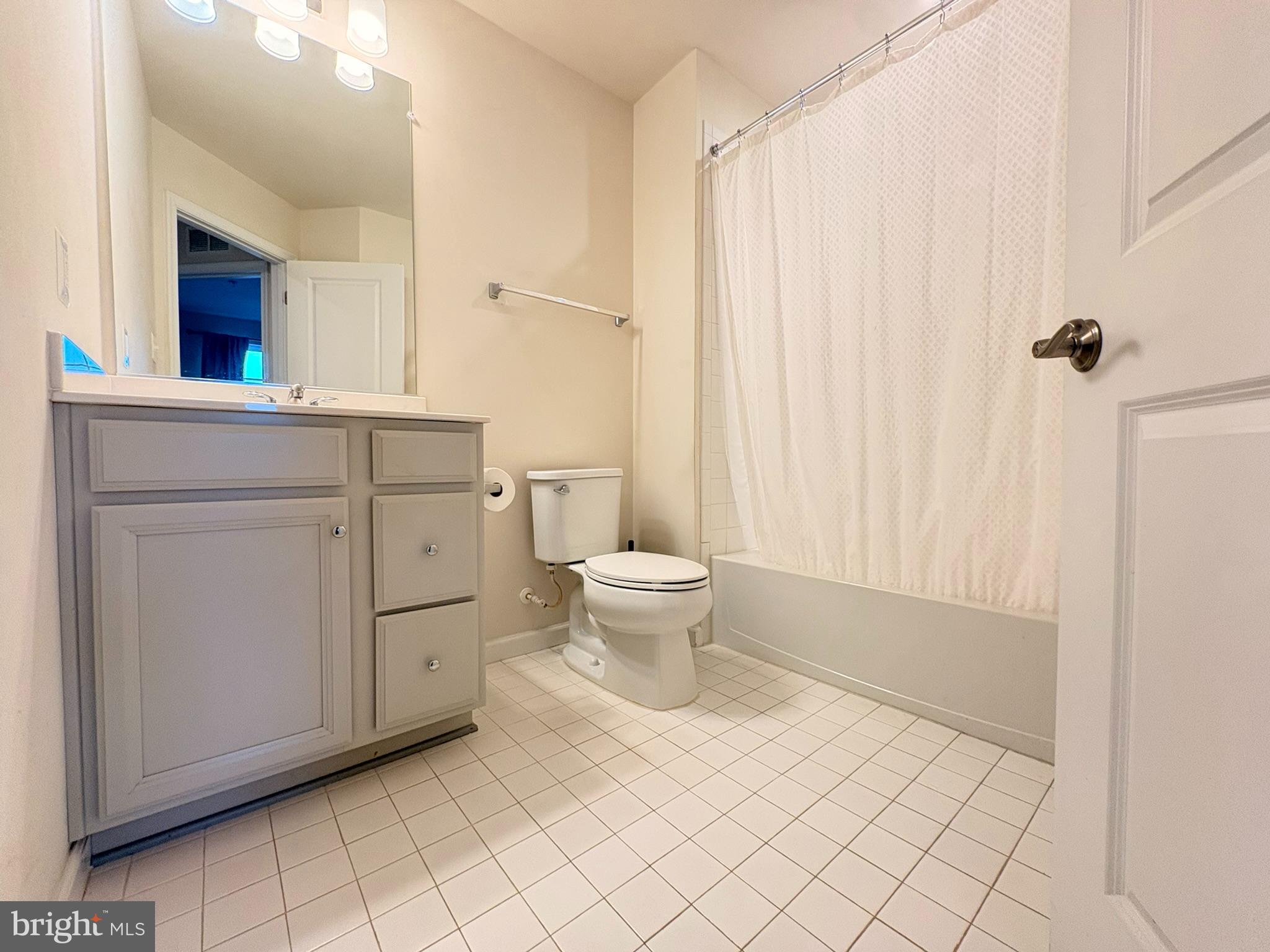 METRO POINTE - Residential