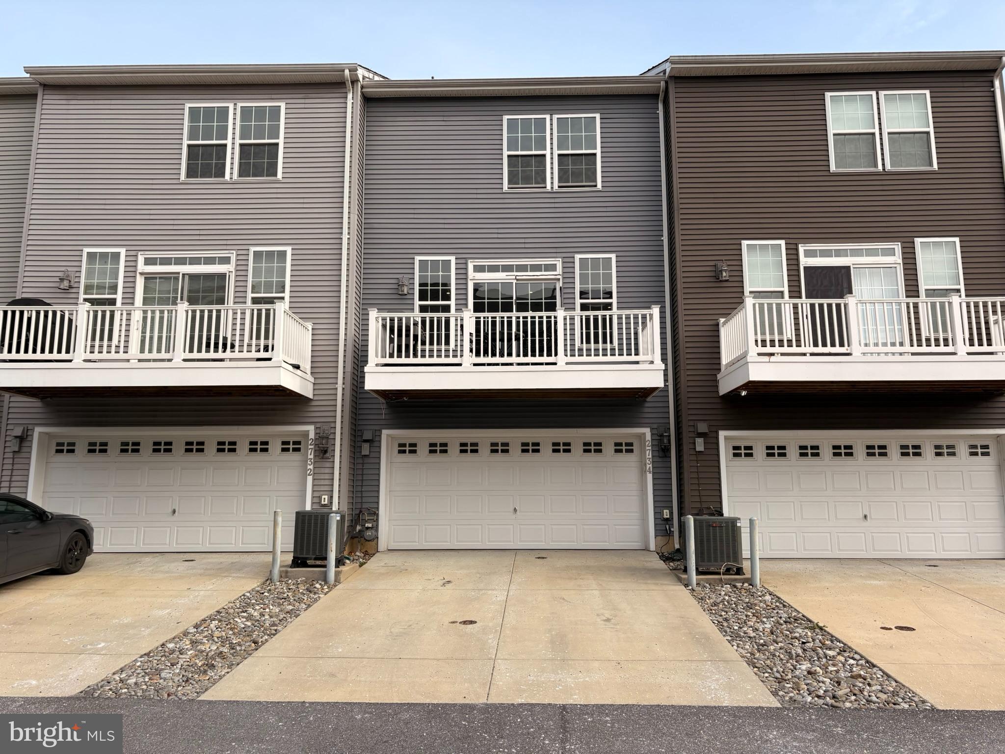 METRO POINTE - Residential