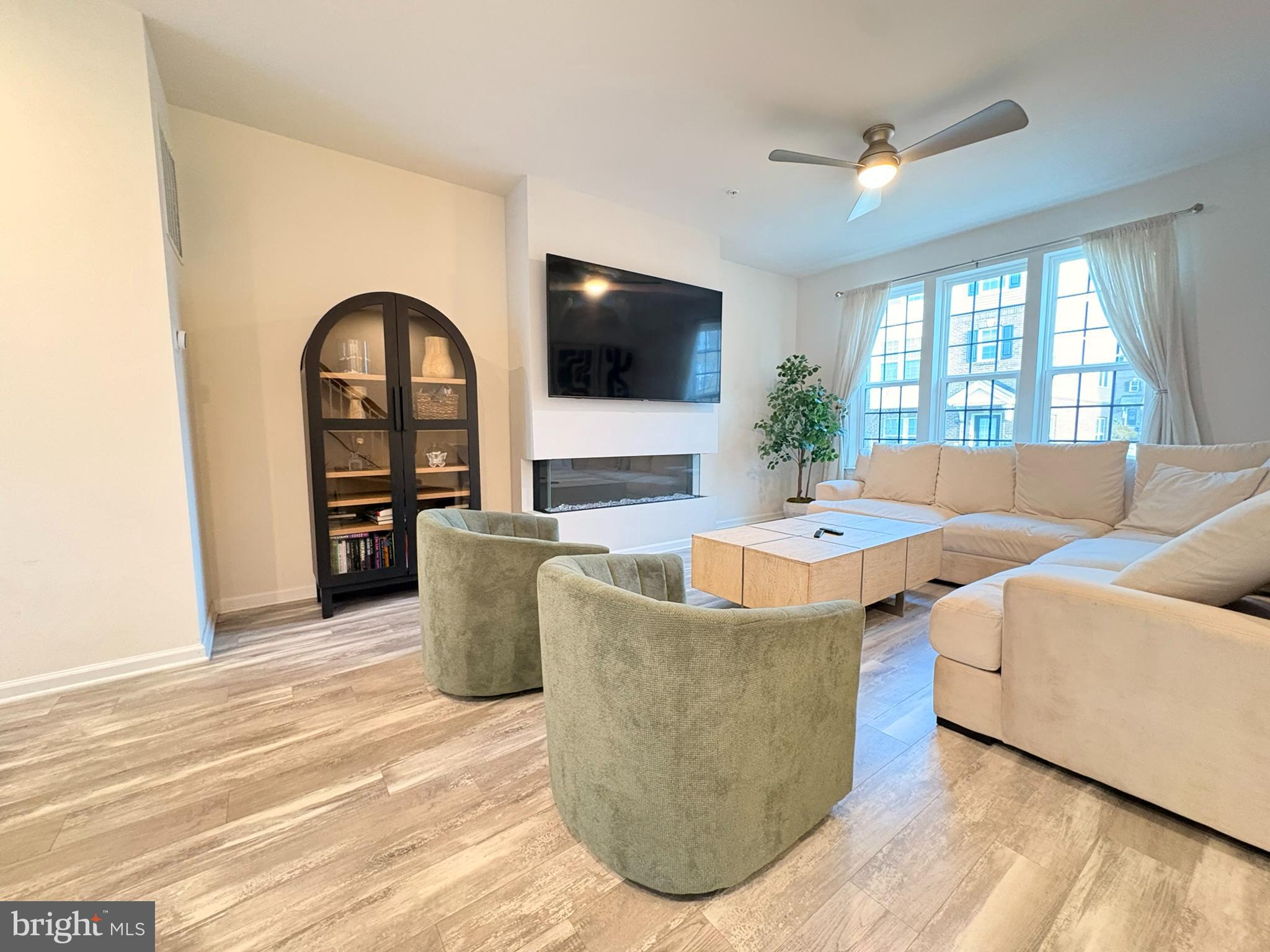 METRO POINTE - Residential