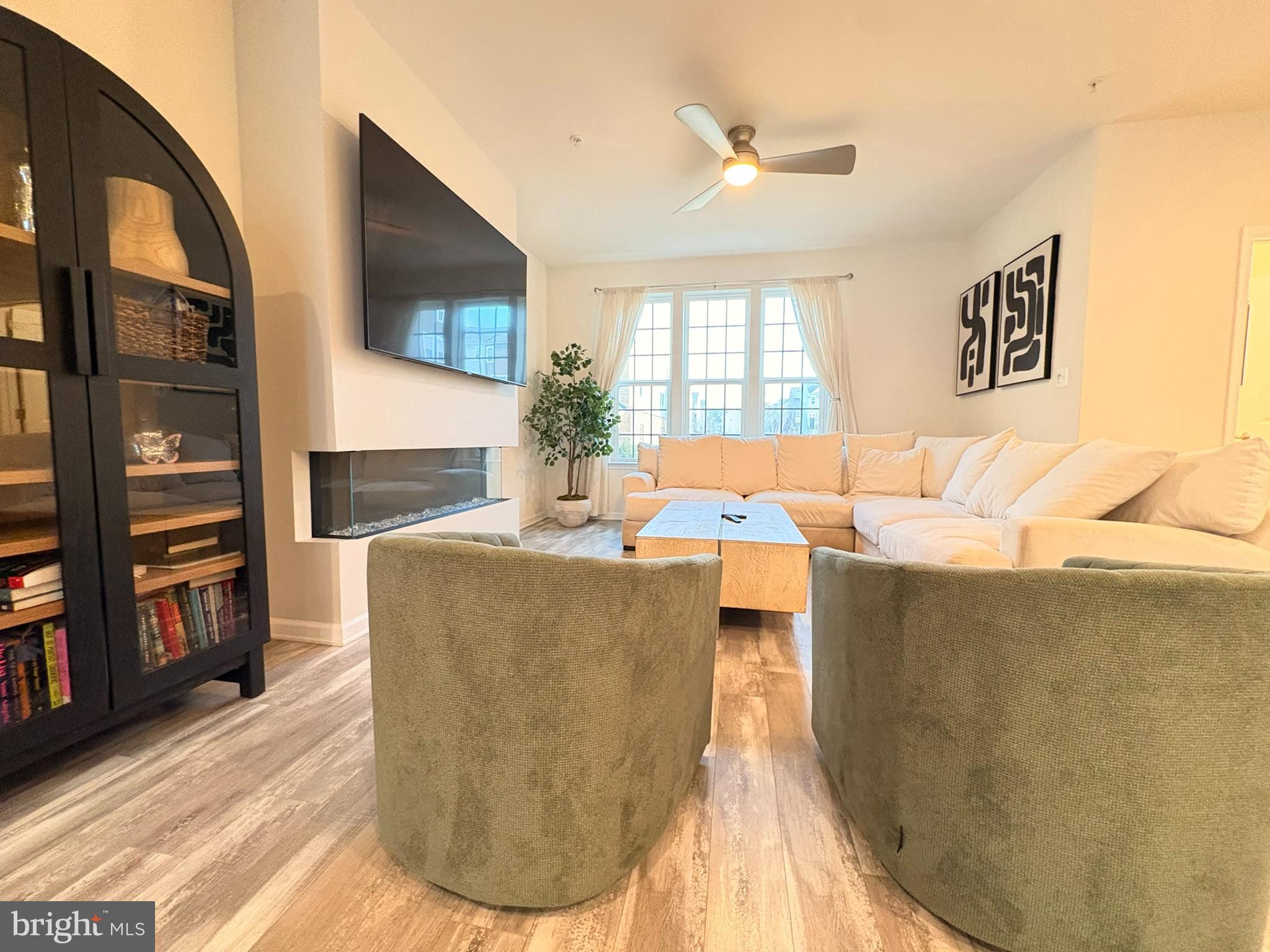 METRO POINTE - Residential