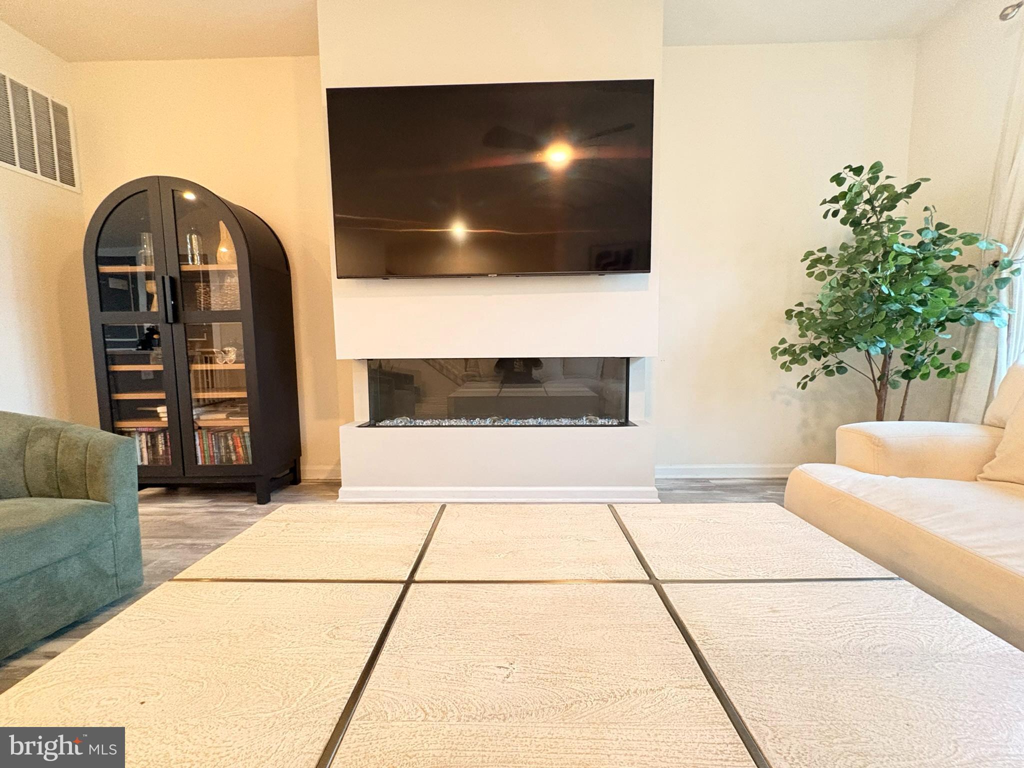 METRO POINTE - Residential