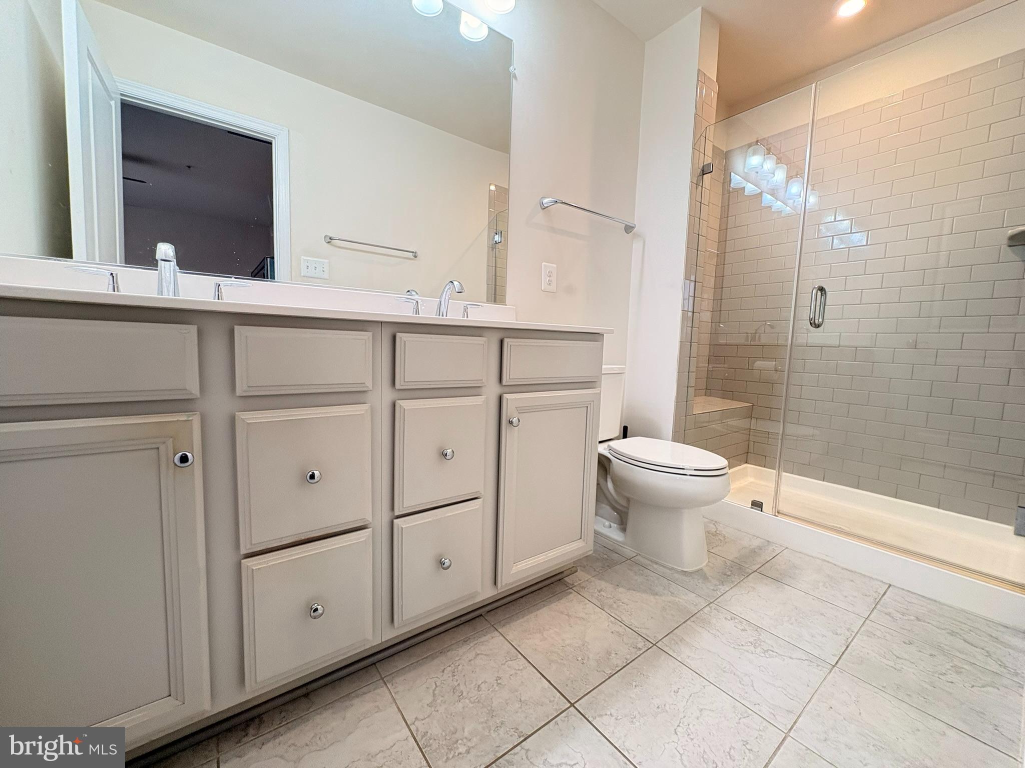 METRO POINTE - Residential