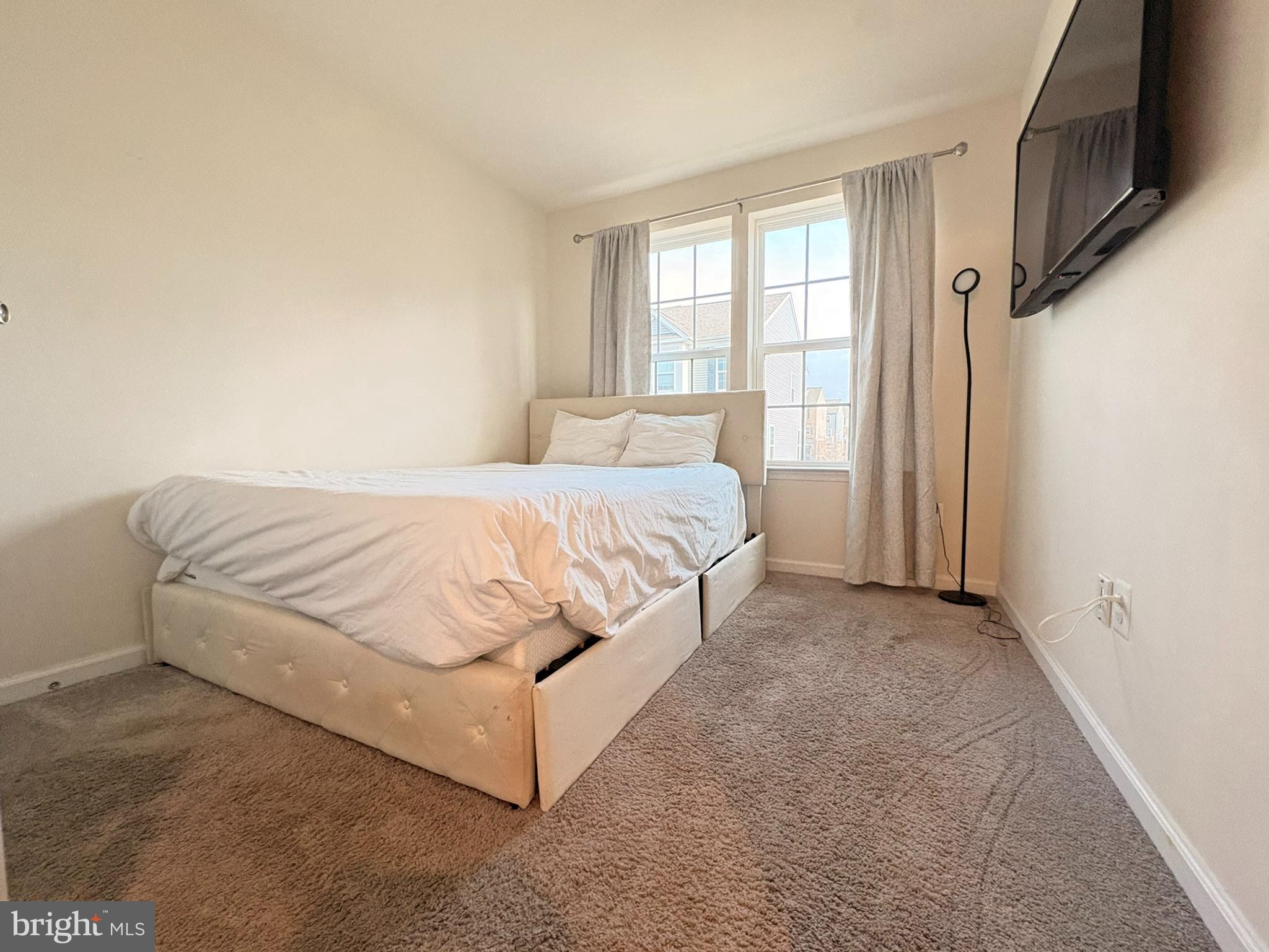 METRO POINTE - Residential