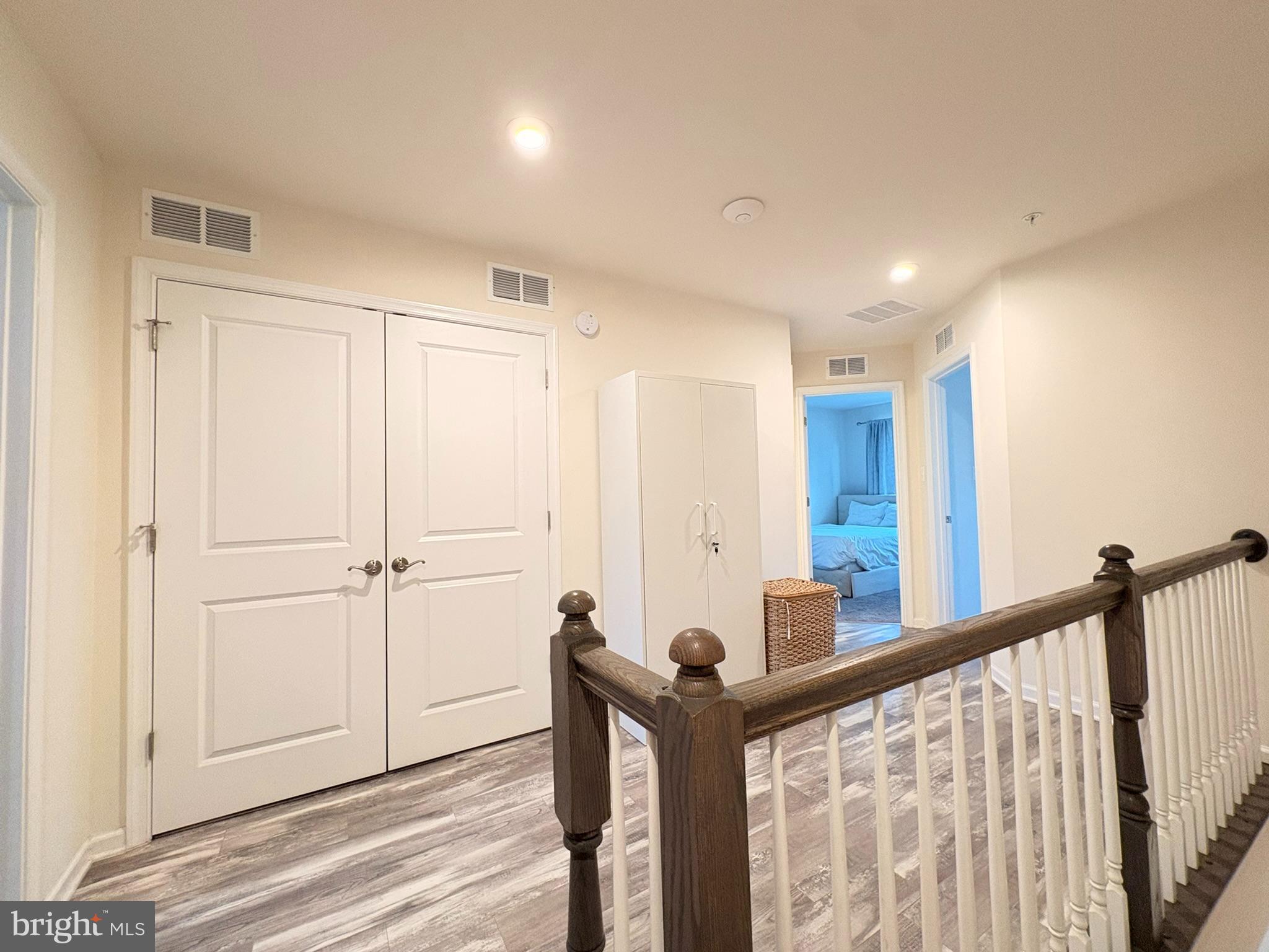 METRO POINTE - Residential