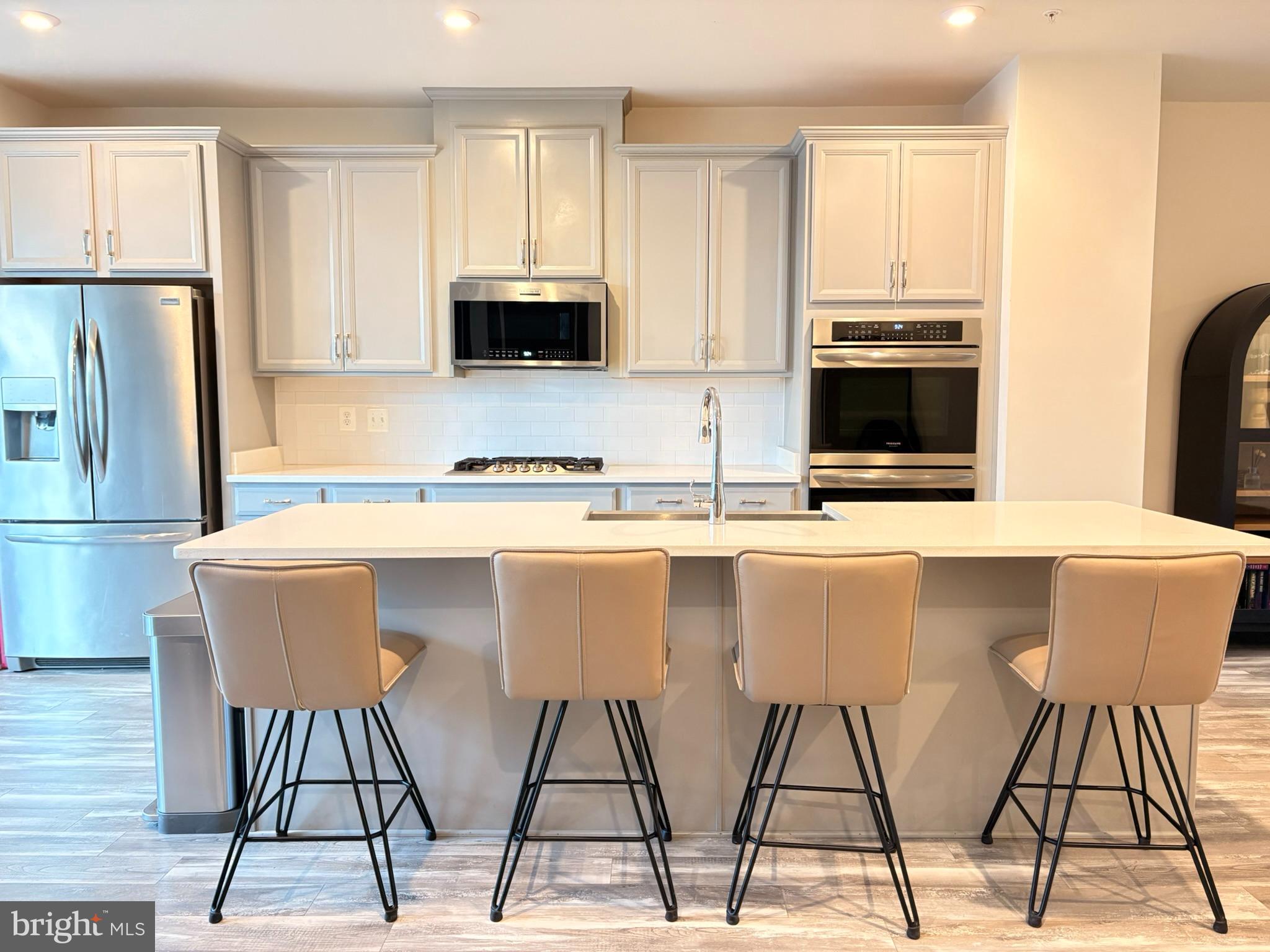 METRO POINTE - Residential