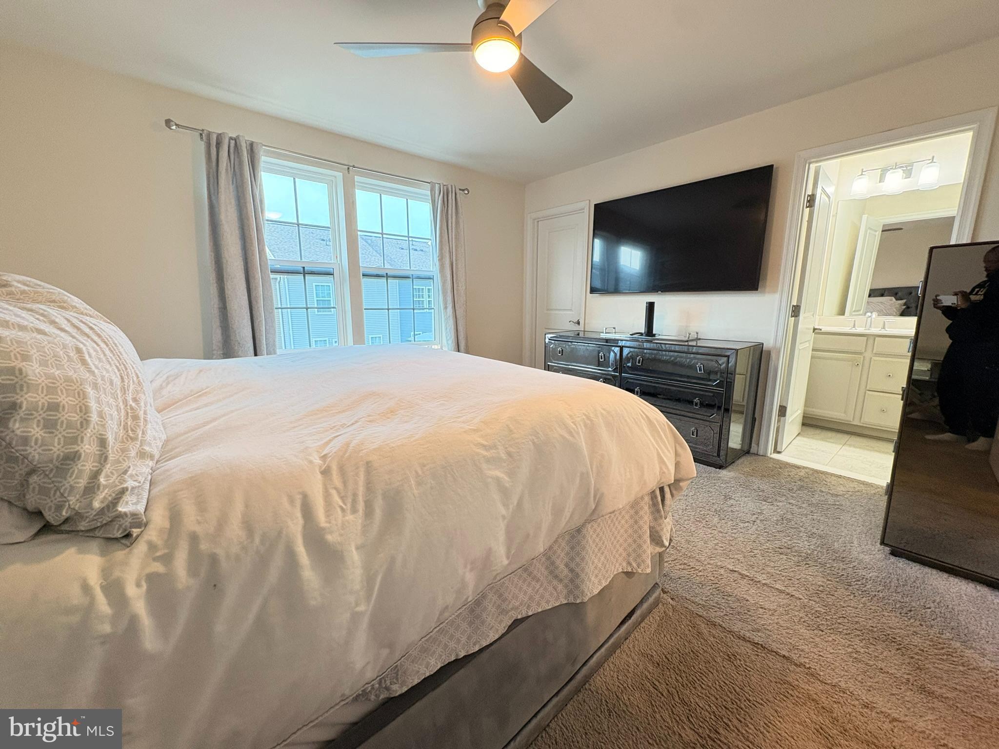 METRO POINTE - Residential