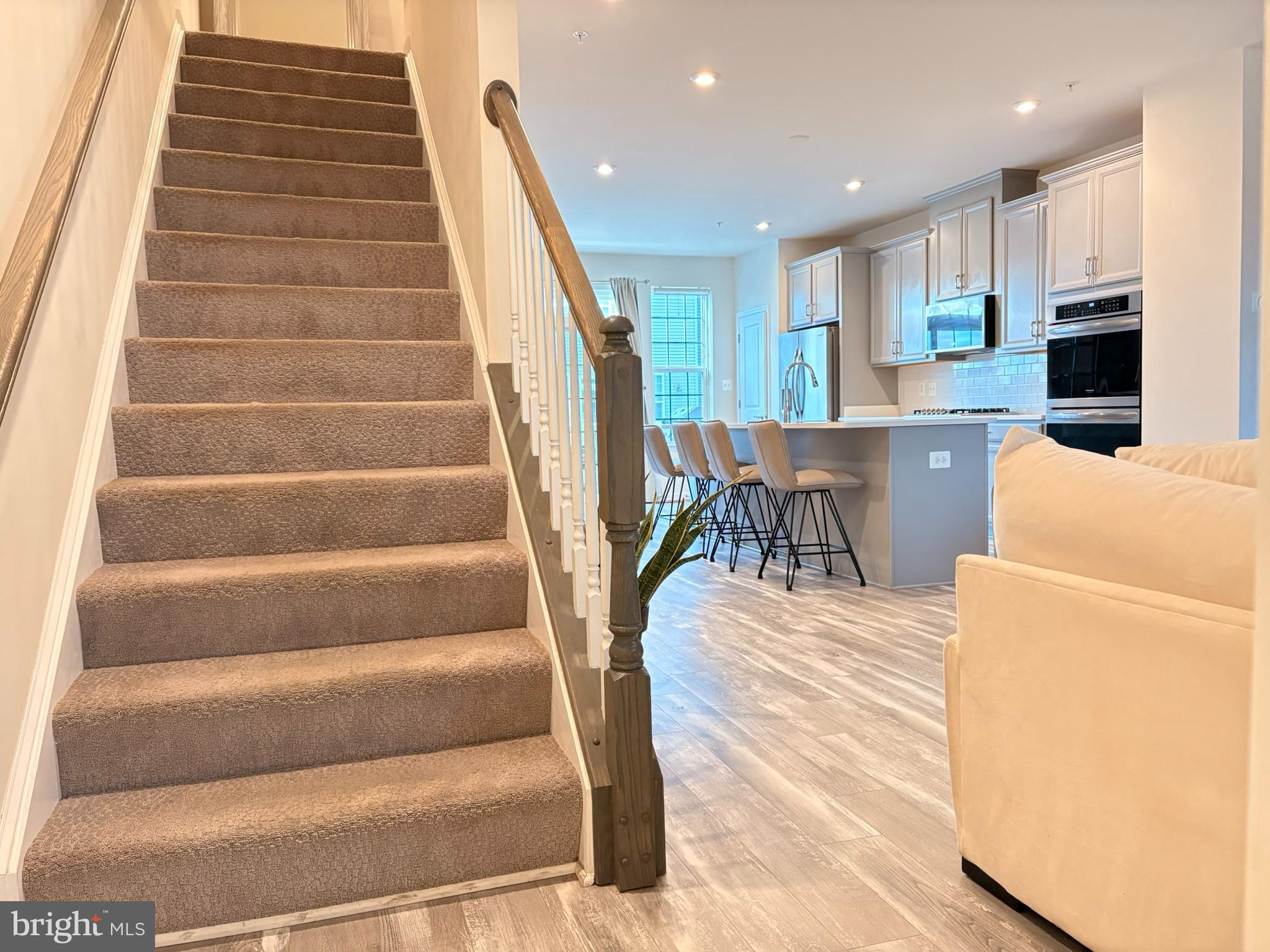 METRO POINTE - Residential