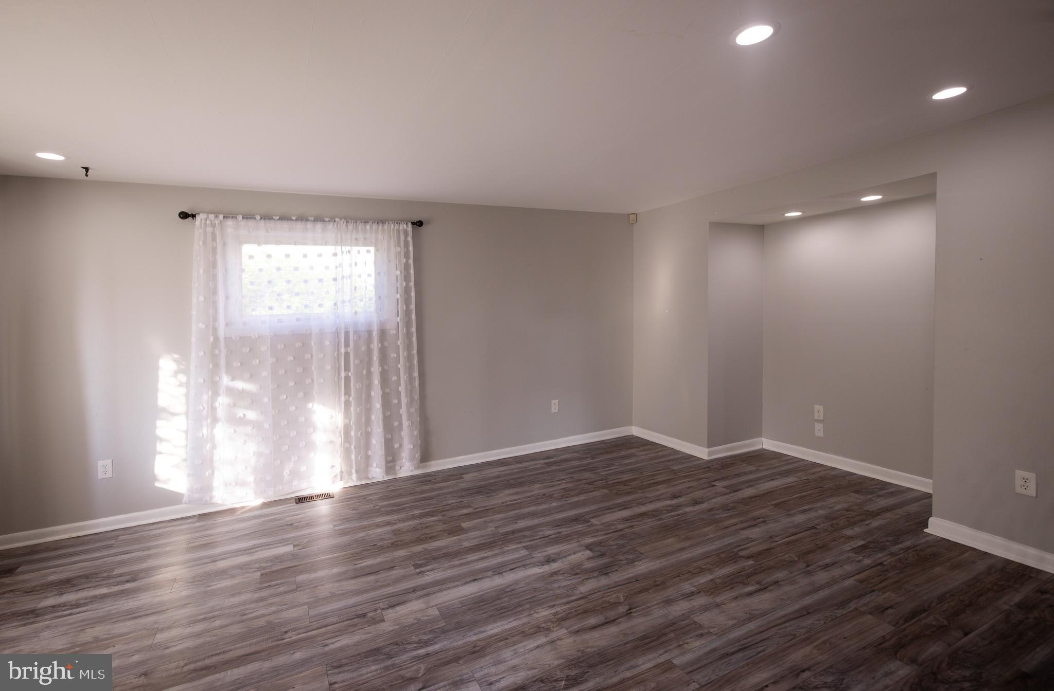 WILLOW RUN - Residential