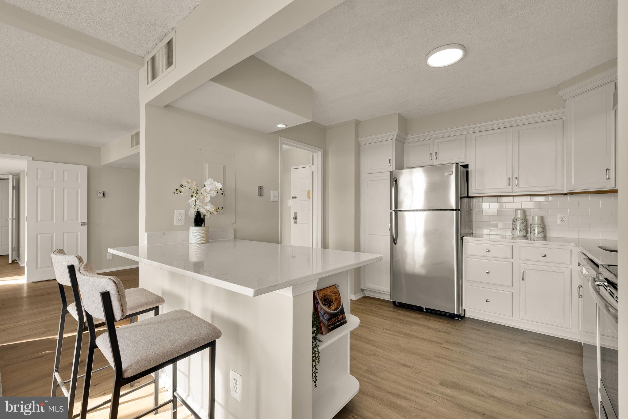 MCLEAN HOUSE NORTH - Residential