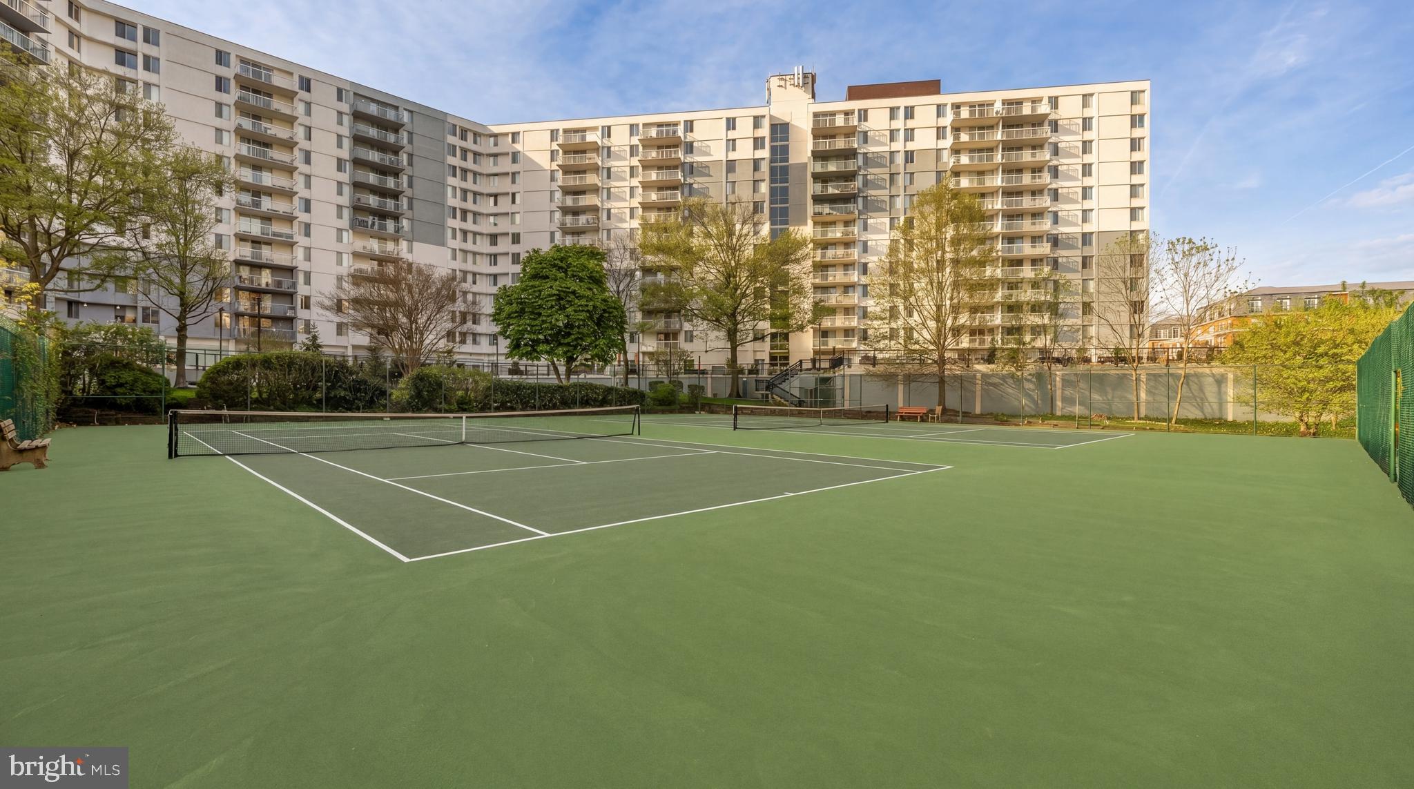 MCLEAN HOUSE NORTH - Residential